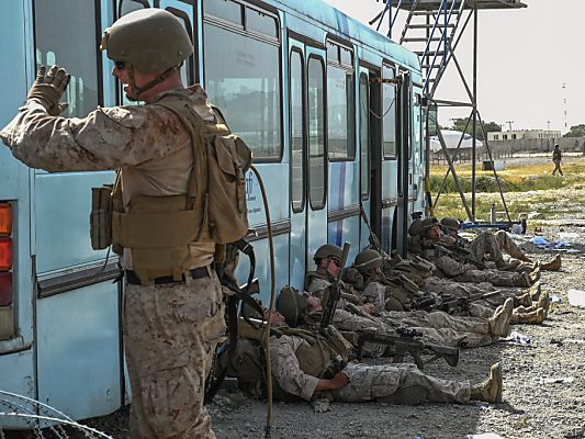 Die US-Soldaten sollen bis Dienstag alle aus Afghanistan abziehen. Die US-Soldaten sollen bis Dienstag alle aus Afghanistan abziehen.