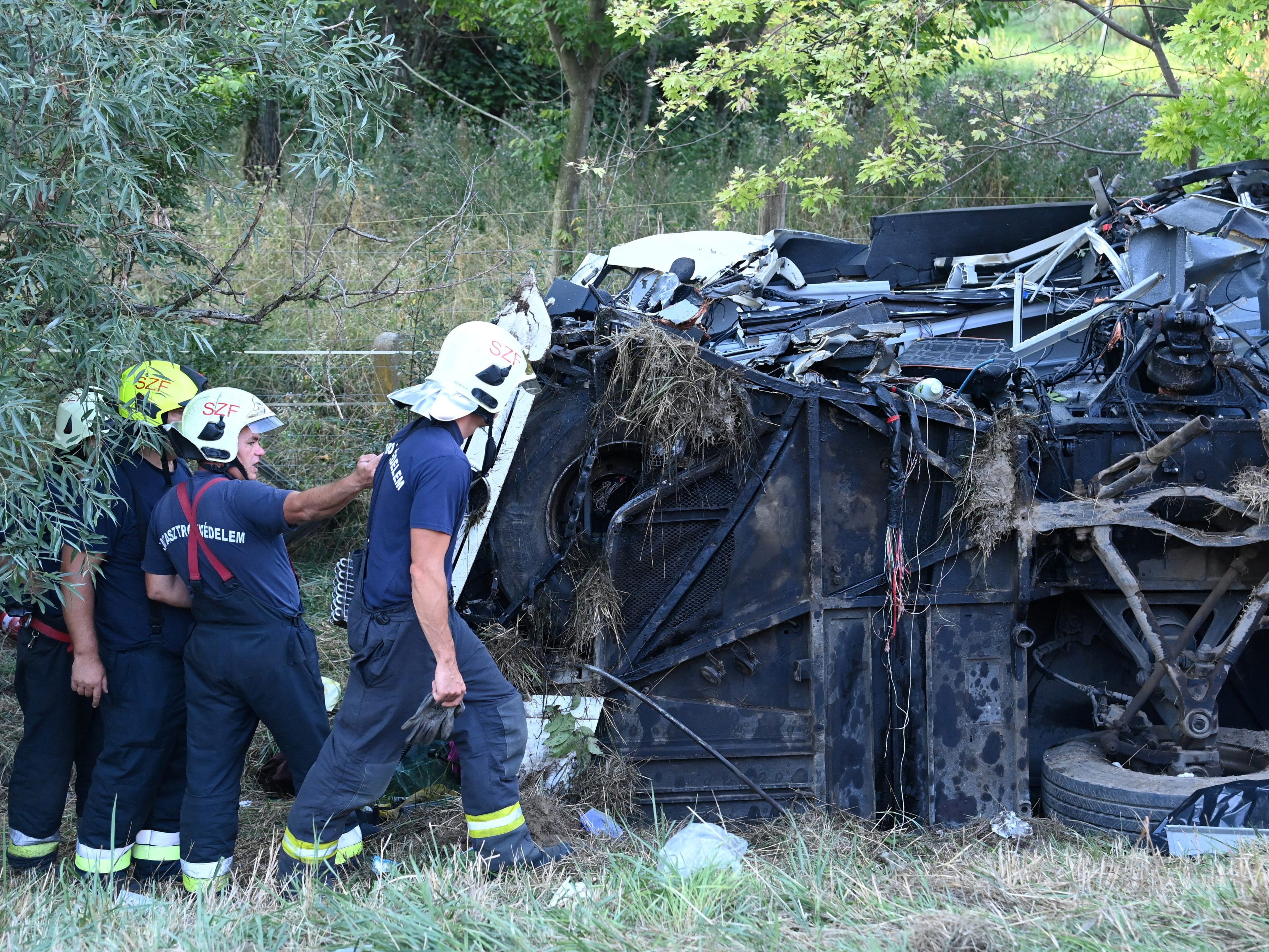 Acht Tote bei schwerem Busunfall in Ungarn.