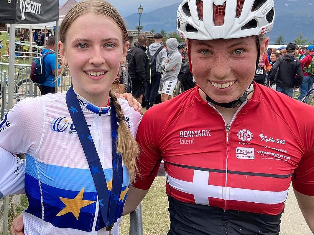 Goldmedaillengewinnerin Katrin Embacher aus Tirol mit Lisa Feurstein vom RV Dornbirn. Goldmedaillengewinnerin Katrin Embacher aus Tirol mit Lisa Feurstein vom RV Dornbirn.