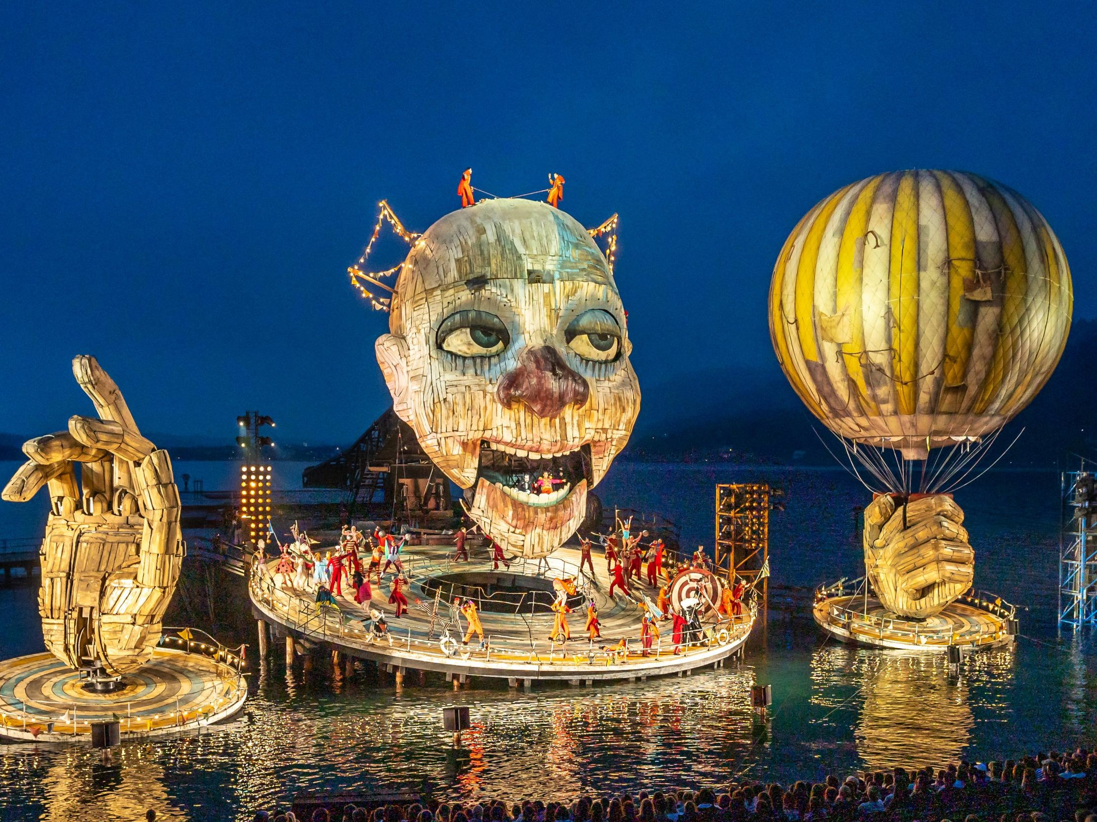 Die Bregenzer Festspiele beenden die Saison mit einer Regenabsage. Die Bregenzer Festspiele beenden die Saison mit einer Regenabsage.