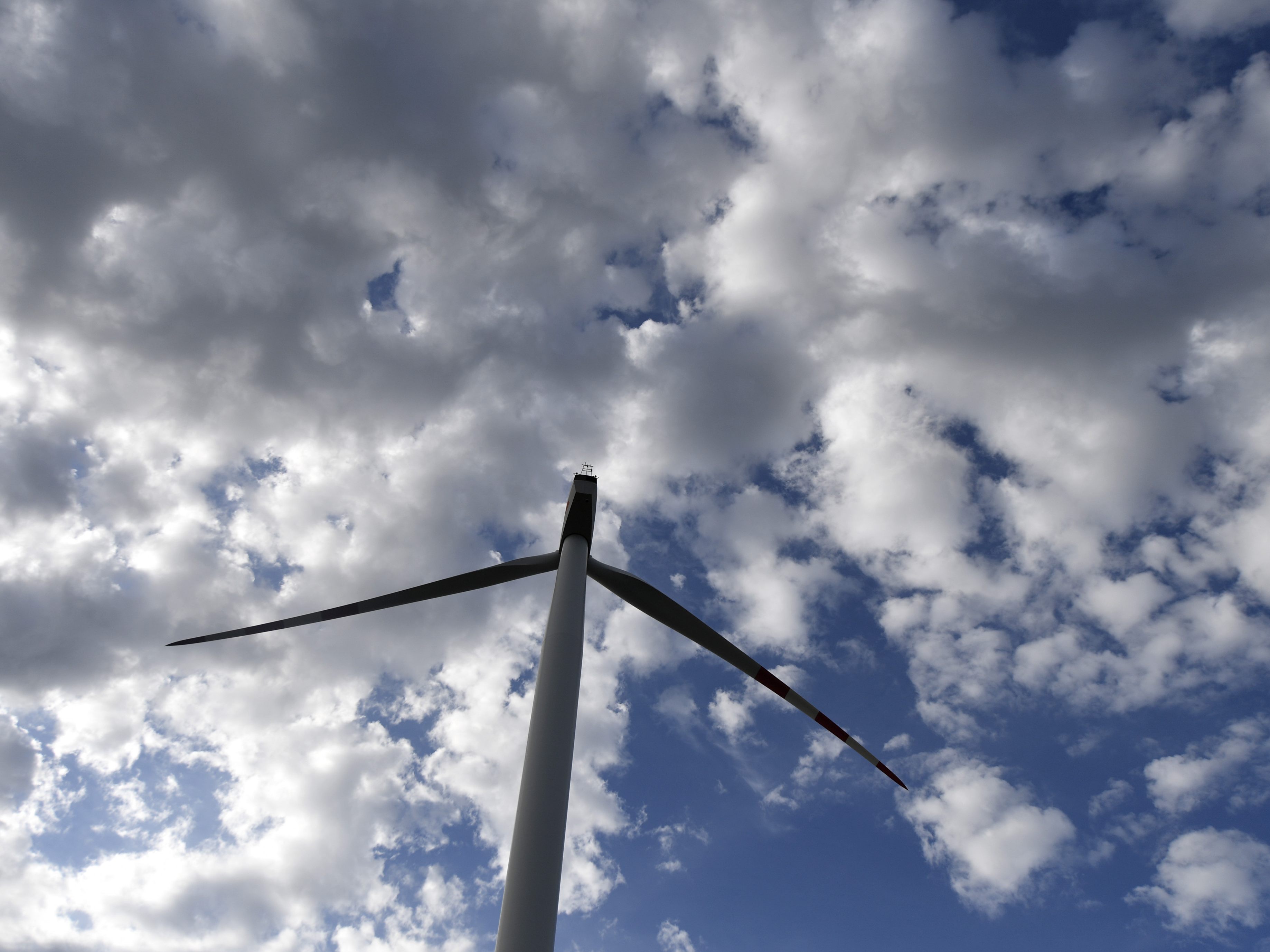Abgebrochener Rotorflügel in NÖ Windpark: Weitere Untersuchungen. Abgebrochener Rotorflügel in NÖ Windpark: Weitere Untersuchungen.