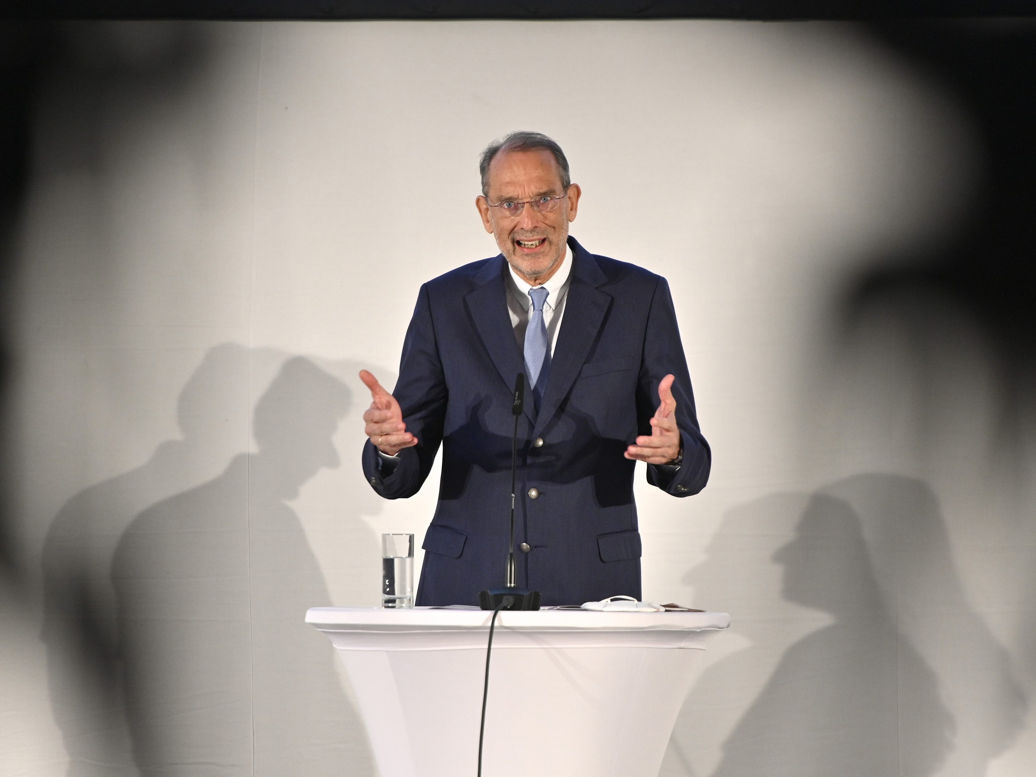 LIVE-Stream: Das sind die Corona-Regeln für das kommende Schuljahr. LIVE-Stream: Das sind die Corona-Regeln für das kommende Schuljahr.