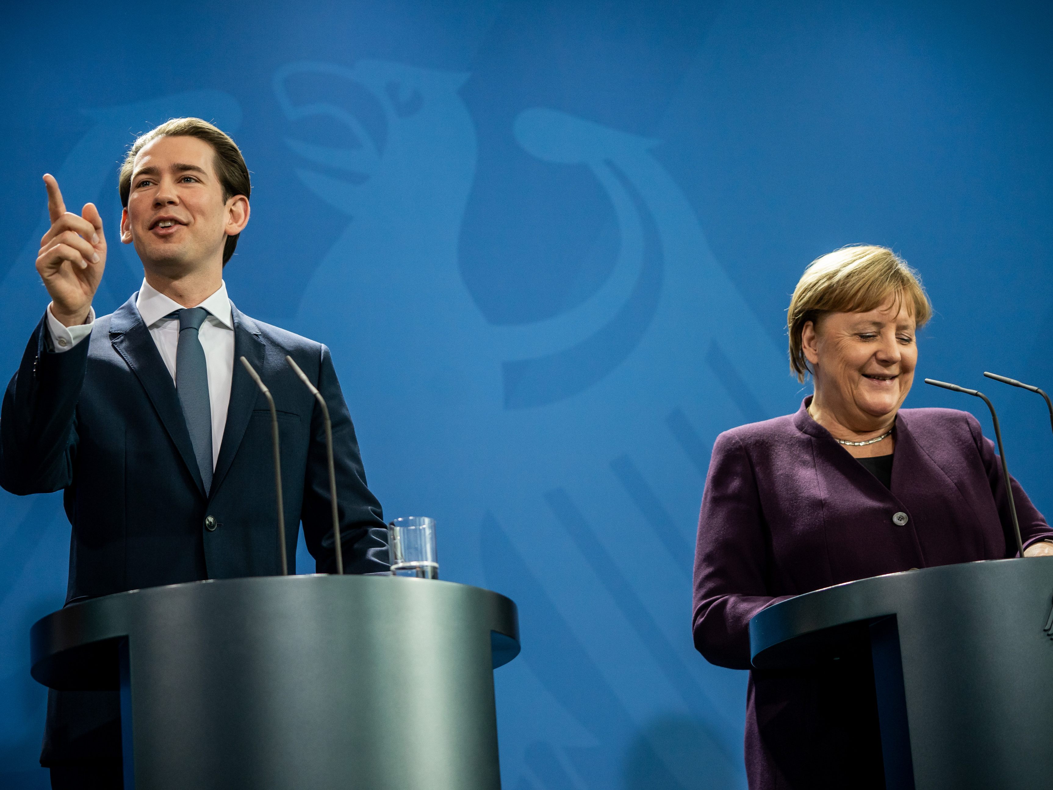 Kanzler Kurz reist für ein letztes Treffen mit Merkel nach Berlin. Kanzler Kurz reist für ein letztes Treffen mit Merkel nach Berlin.