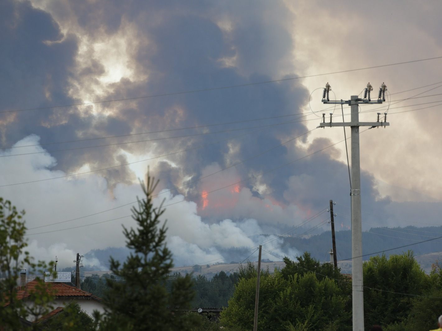 Feuerwehren aus NÖ und der Steiermark helfen in Nordmazedonien bei der Brandbekämpfung. Feuerwehren aus NÖ und der Steiermark helfen in Nordmazedonien bei der Brandbekämpfung.