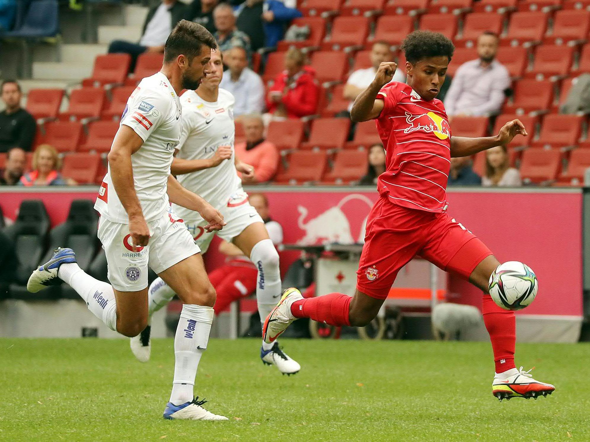 Austria Wien bleibt mit einem Zähler weiter an elfter Position. Austria Wien bleibt mit einem Zähler weiter an elfter Position.
