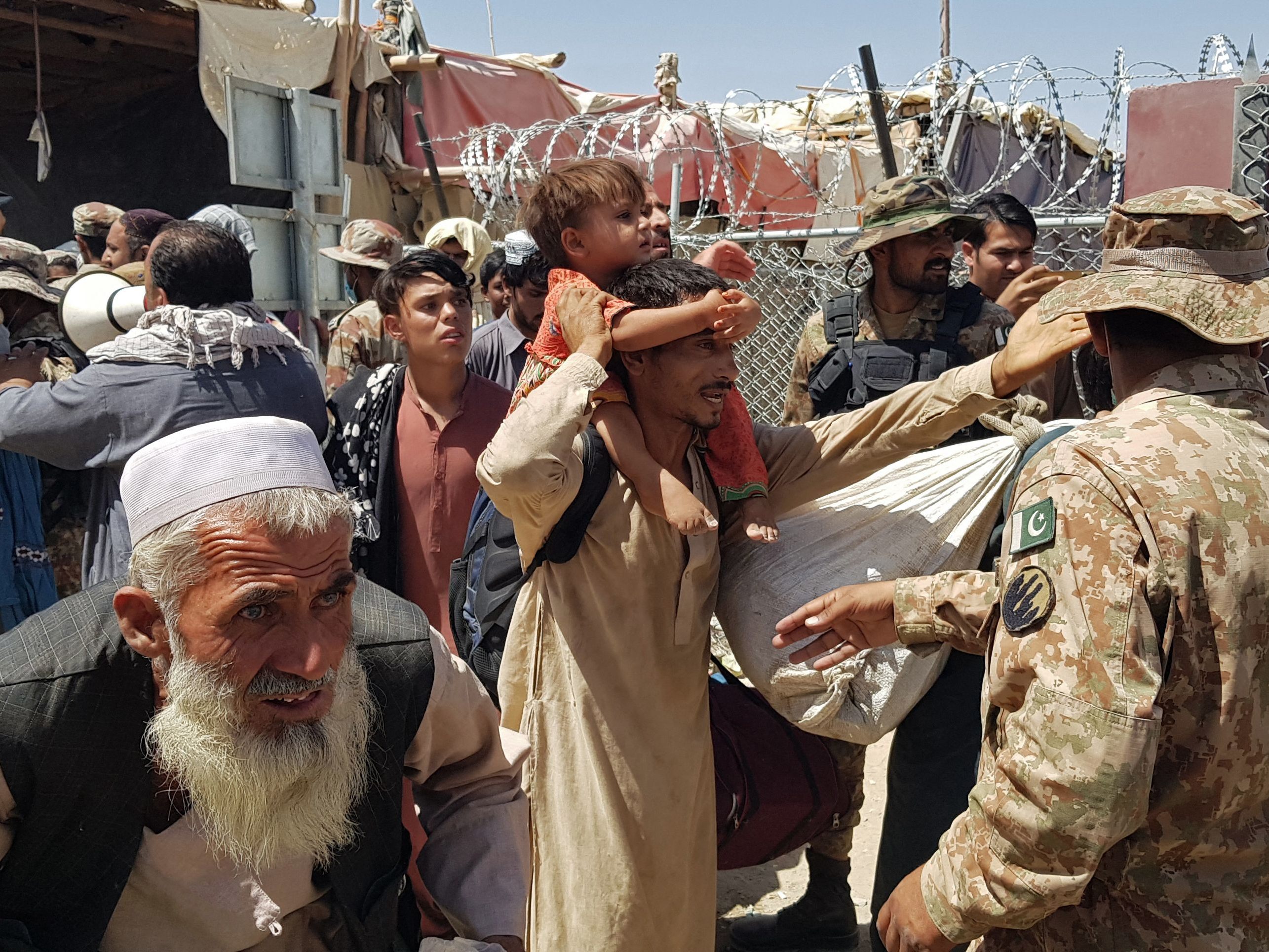 Afghanische Truppen stehen den Extremisten hilflos gegenüber Afghanische Truppen stehen den Extremisten hilflos gegenüber