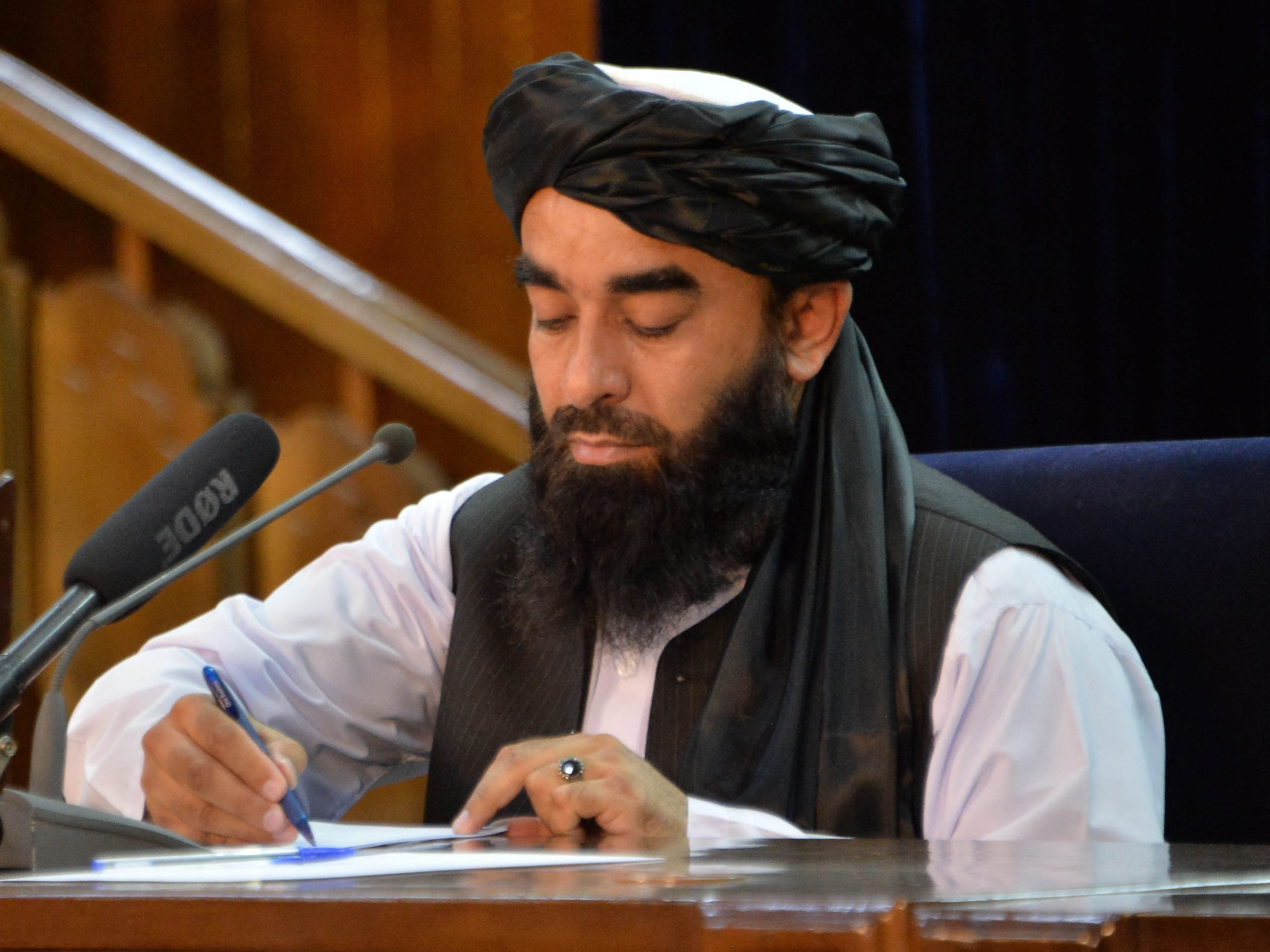 Ein Taliban-Sprecher hat sich im Rahmen eines Interview zu Österreich und Afghanistan geäußert. Ein Taliban-Sprecher hat sich im Rahmen eines Interview zu Österreich und Afghanistan geäußert.