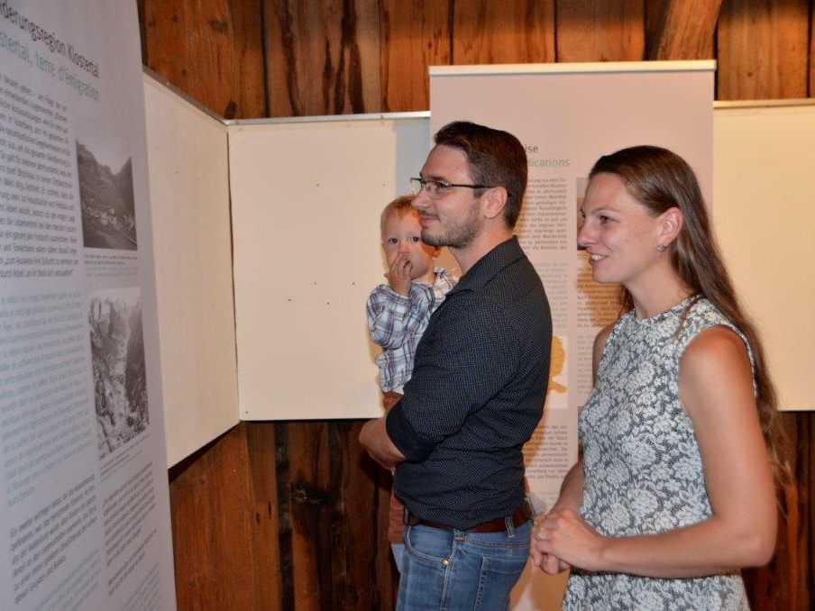 Ausstellungseröffung Nach Westen. Geschichten von Auswanderungen aus dem Klostertal Ausstellungseröffung Nach Westen. Geschichten von Auswanderungen aus dem Klostertal