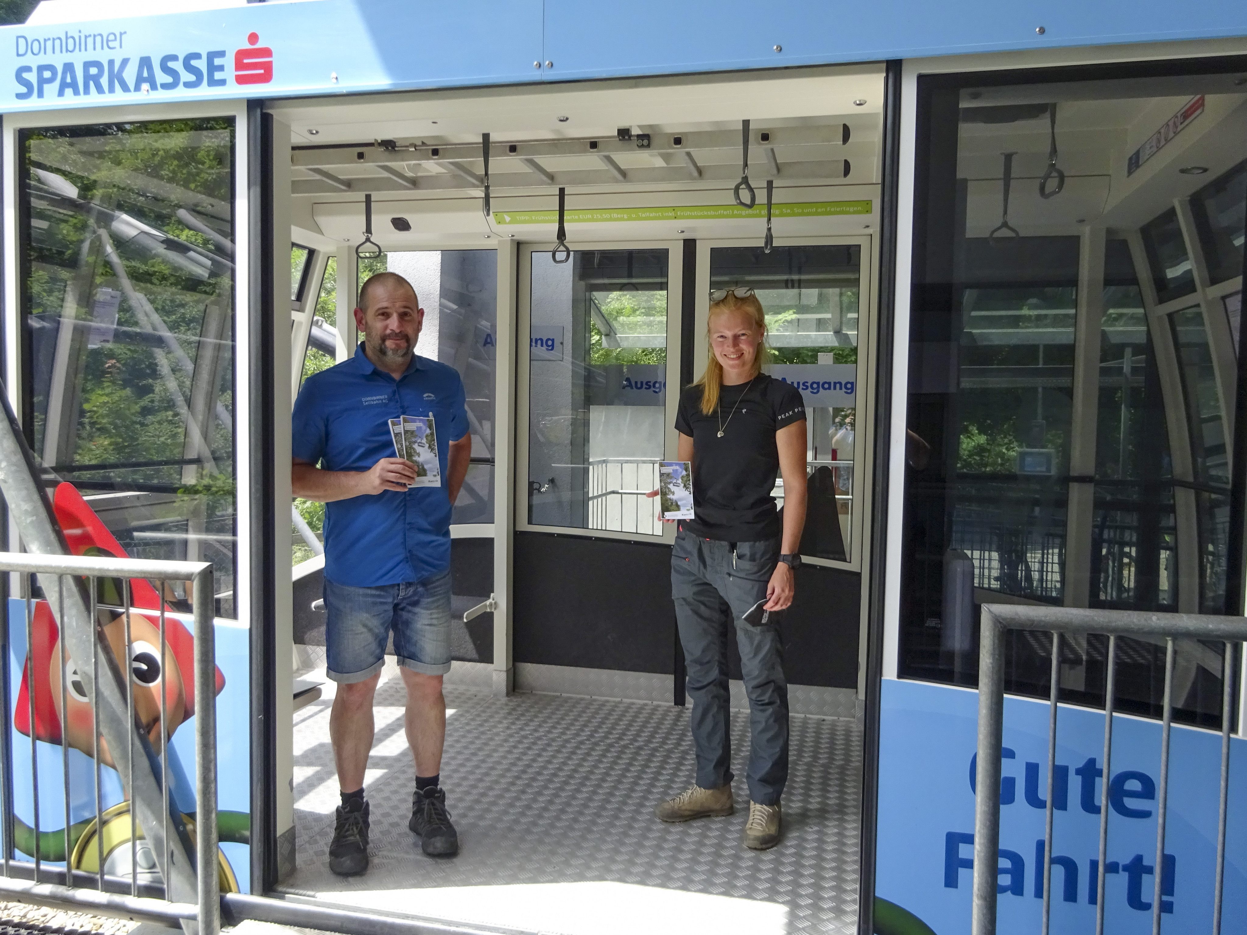 Die Karrenseilbahn wurde als "eine der besten Österreichischen Sommerbergbahnen" ausgezeichnet. Die Karrenseilbahn wurde als "eine der besten Österreichischen Sommerbergbahnen" ausgezeichnet.
