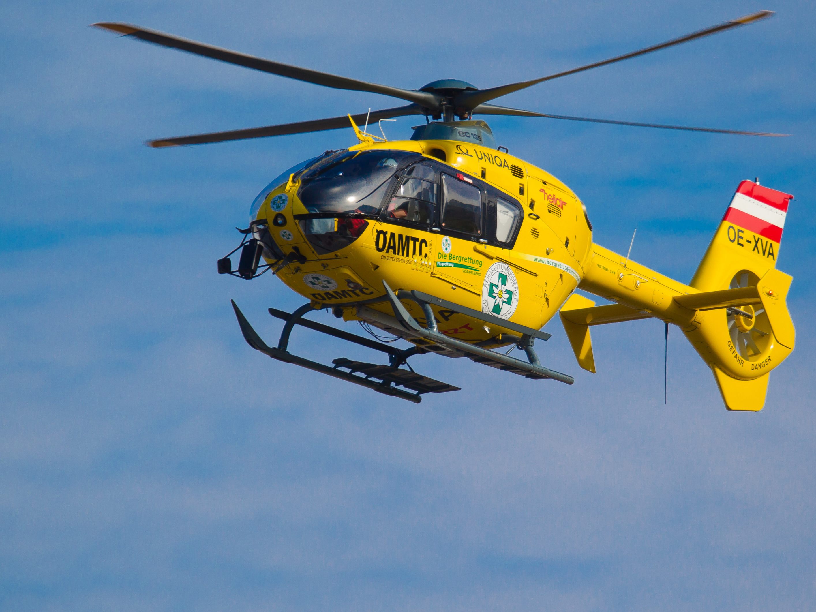 Der "C8" barg die Frau per Tau vom Unfallort.