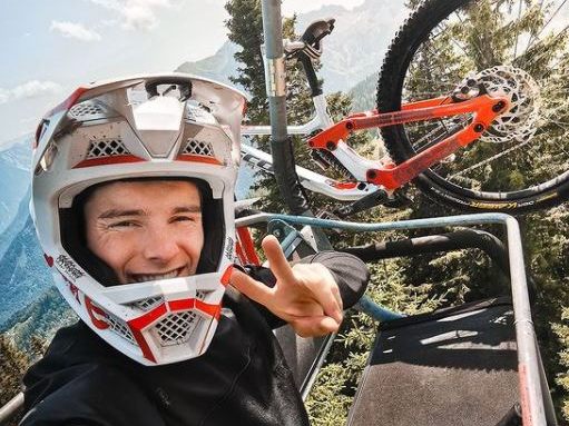 Elias Schwärzler zeigt, was mit dem Mountainbike alles möglich ist. Elias Schwärzler zeigt, was mit dem Mountainbike alles möglich ist.