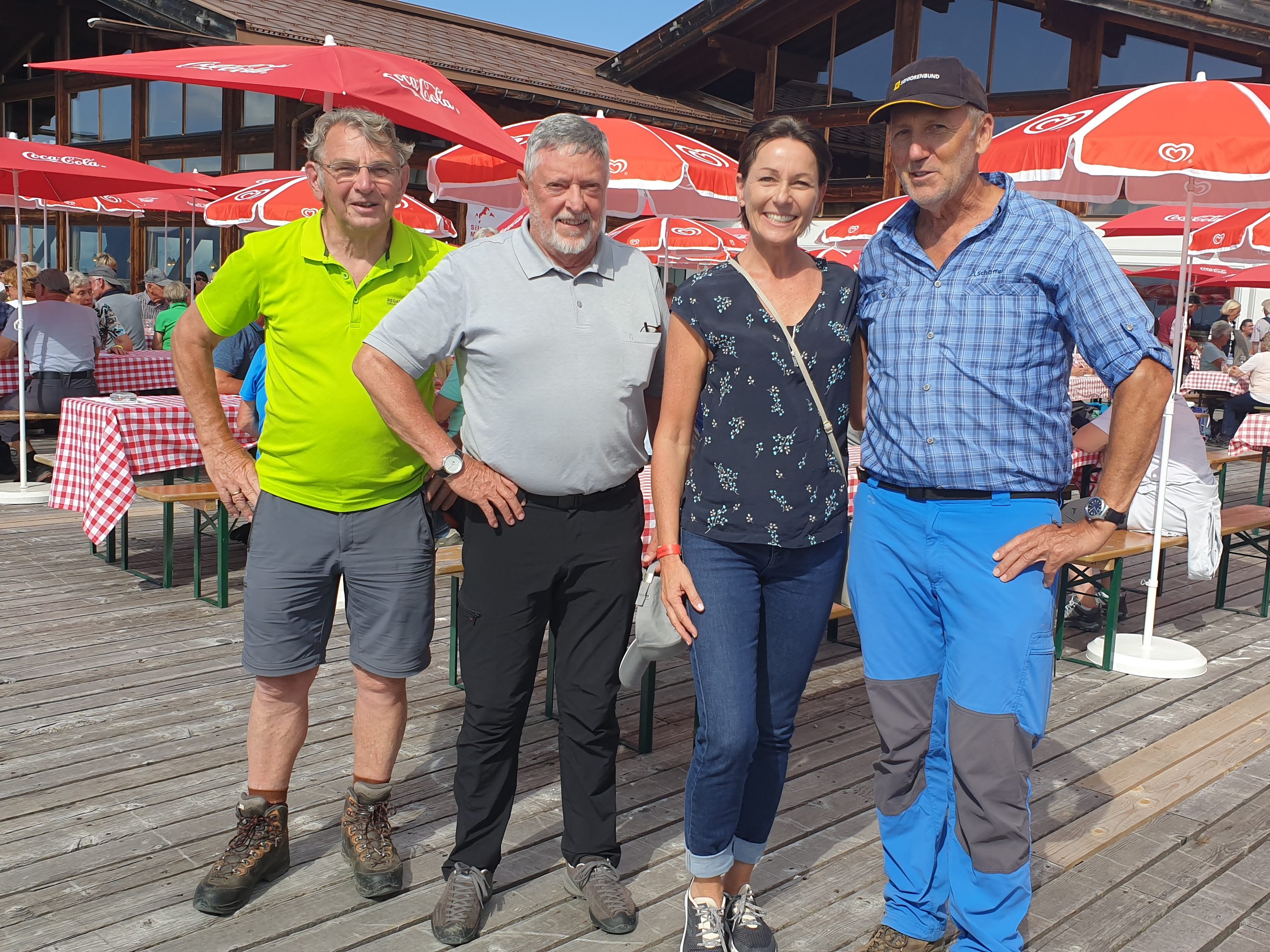 Von li: Auch die Ehrengäste genossen den Landeswandertag auf dem Hochjoch. aBgm. Ewald Hopfner, aBgm. Rudi Lerch, LR Martina Rüscher, aBgm. Xaver Sinz Von li: Auch die Ehrengäste genossen den Landeswandertag auf dem Hochjoch. aBgm. Ewald Hopfner, aBgm. Rudi Lerch, LR Martina Rüscher, aBgm. Xaver Sinz