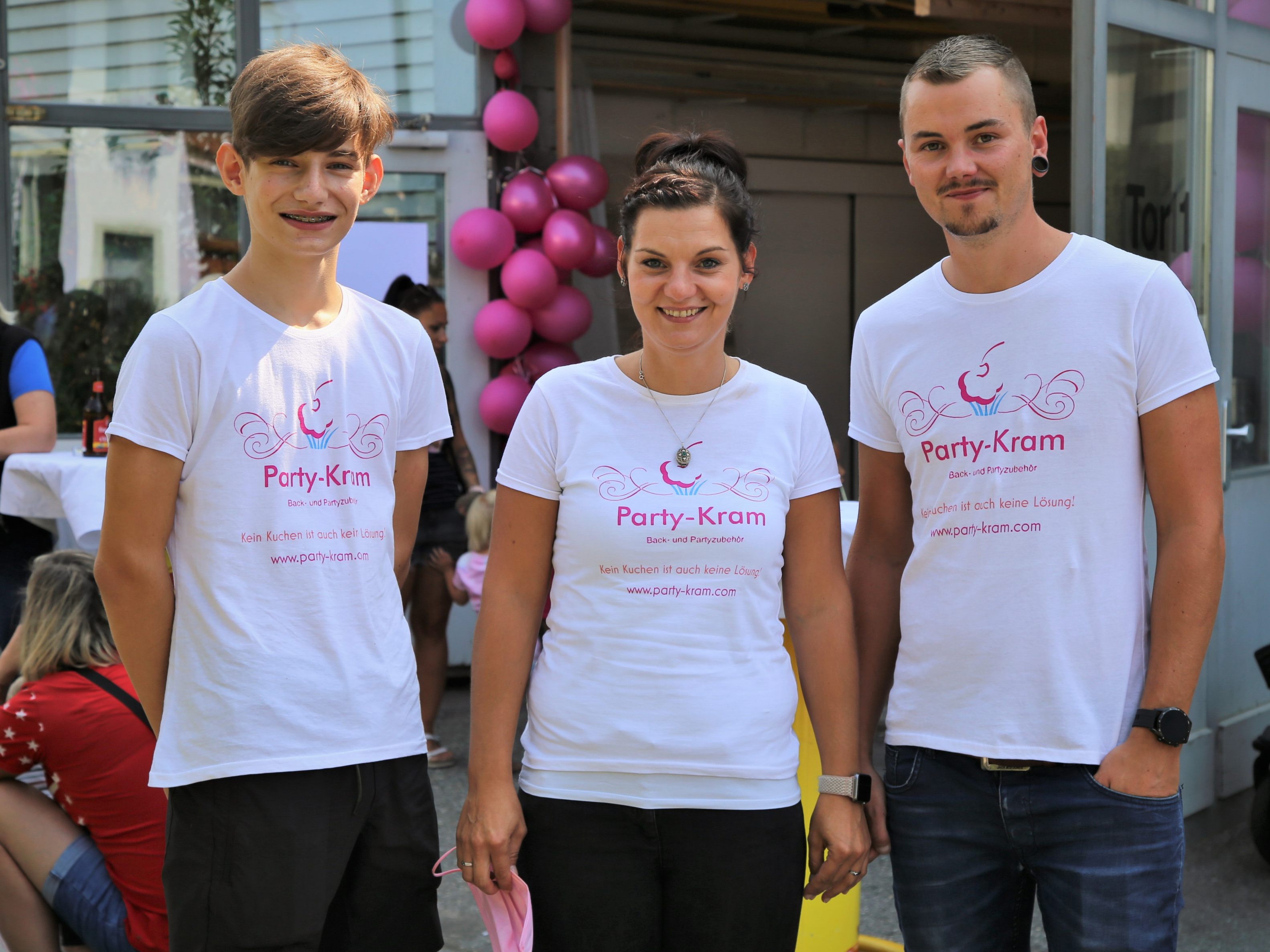 Janine Müller feiert ihr fünfjähriges Bestehen von "Party-Kram" mit dem Start des Lagerverkaufs jeden Freitag in Röthis.