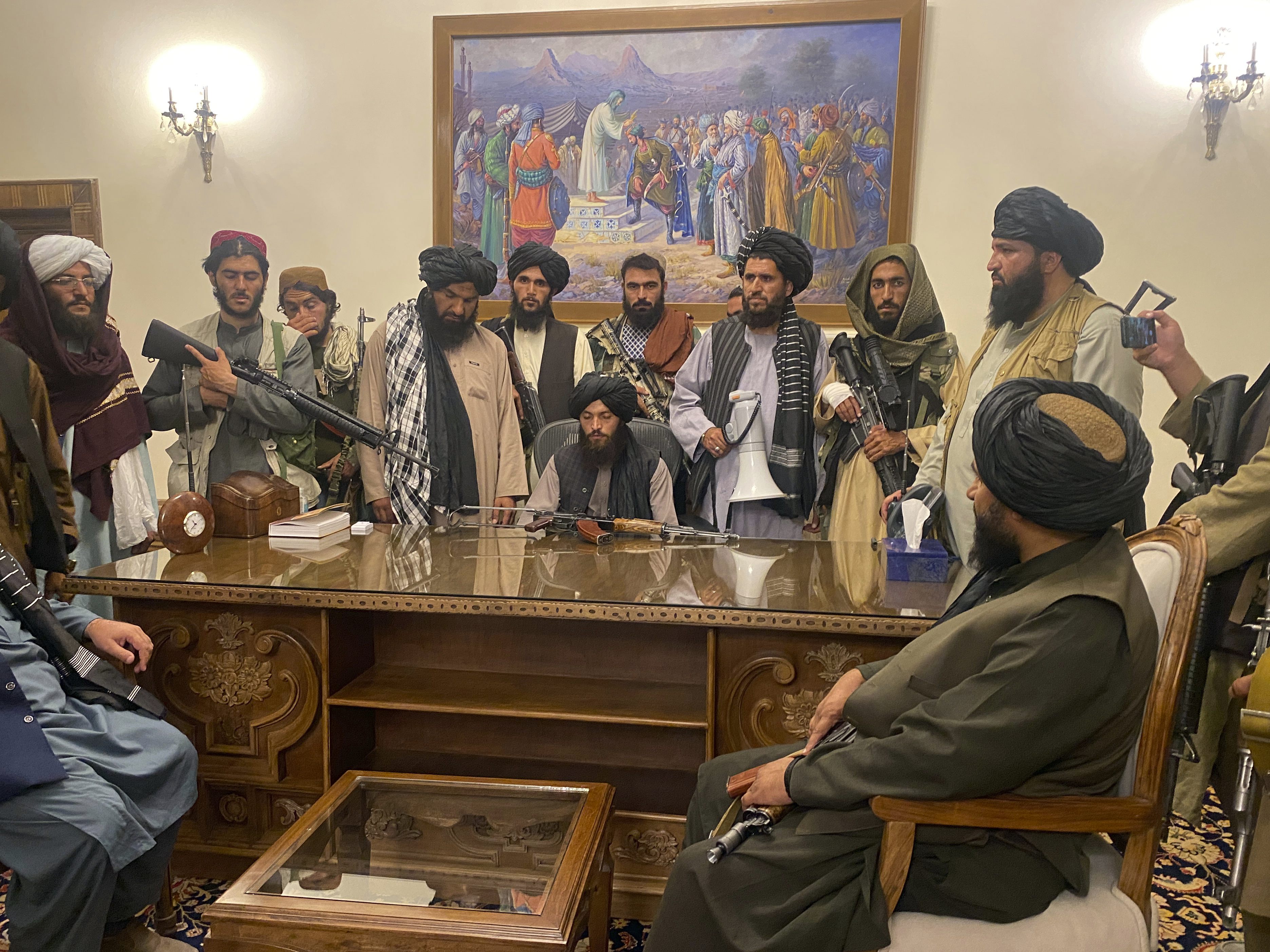 Die Taliban haben die Kontrolle über Afghanistan. Die Taliban haben die Kontrolle über Afghanistan.
