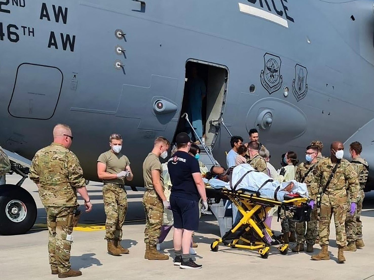Eine Afghanin hat an Bord eines Flugzeugs ein Baby auf die Welt gebracht. Eine Afghanin hat an Bord eines Flugzeugs ein Baby auf die Welt gebracht.