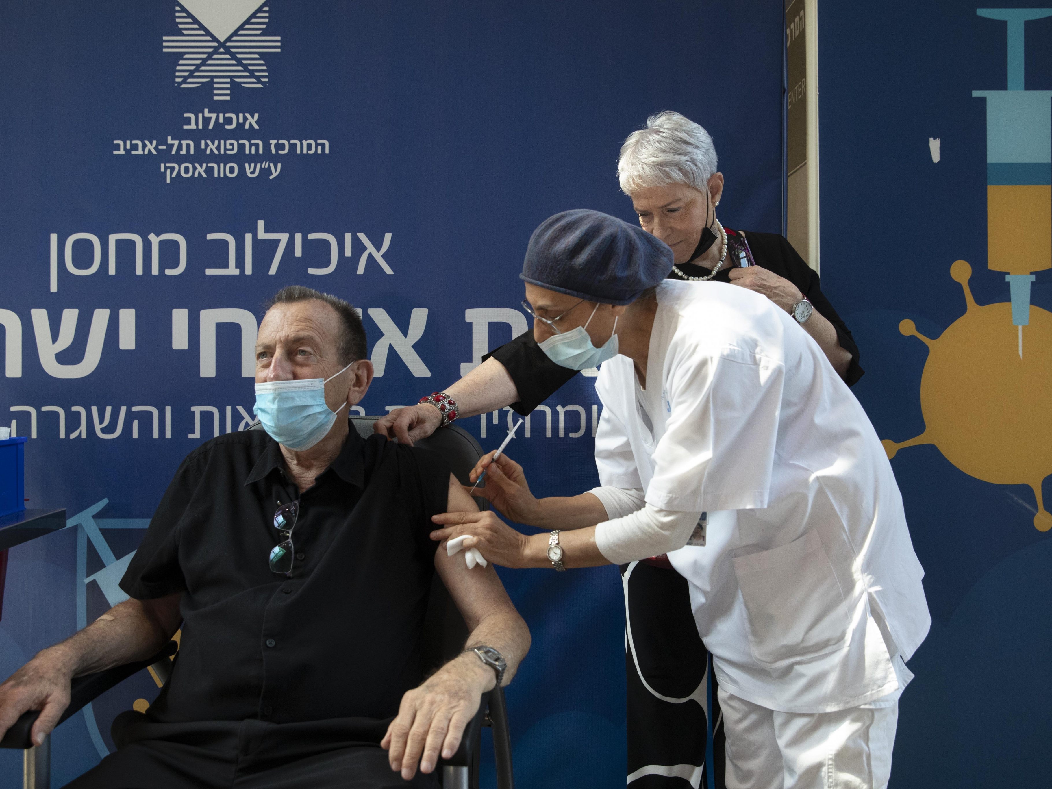 Israel begann als erstes Land mit dritter Corona-Impfung für Ältere Israel begann als erstes Land mit dritter Corona-Impfung für Ältere