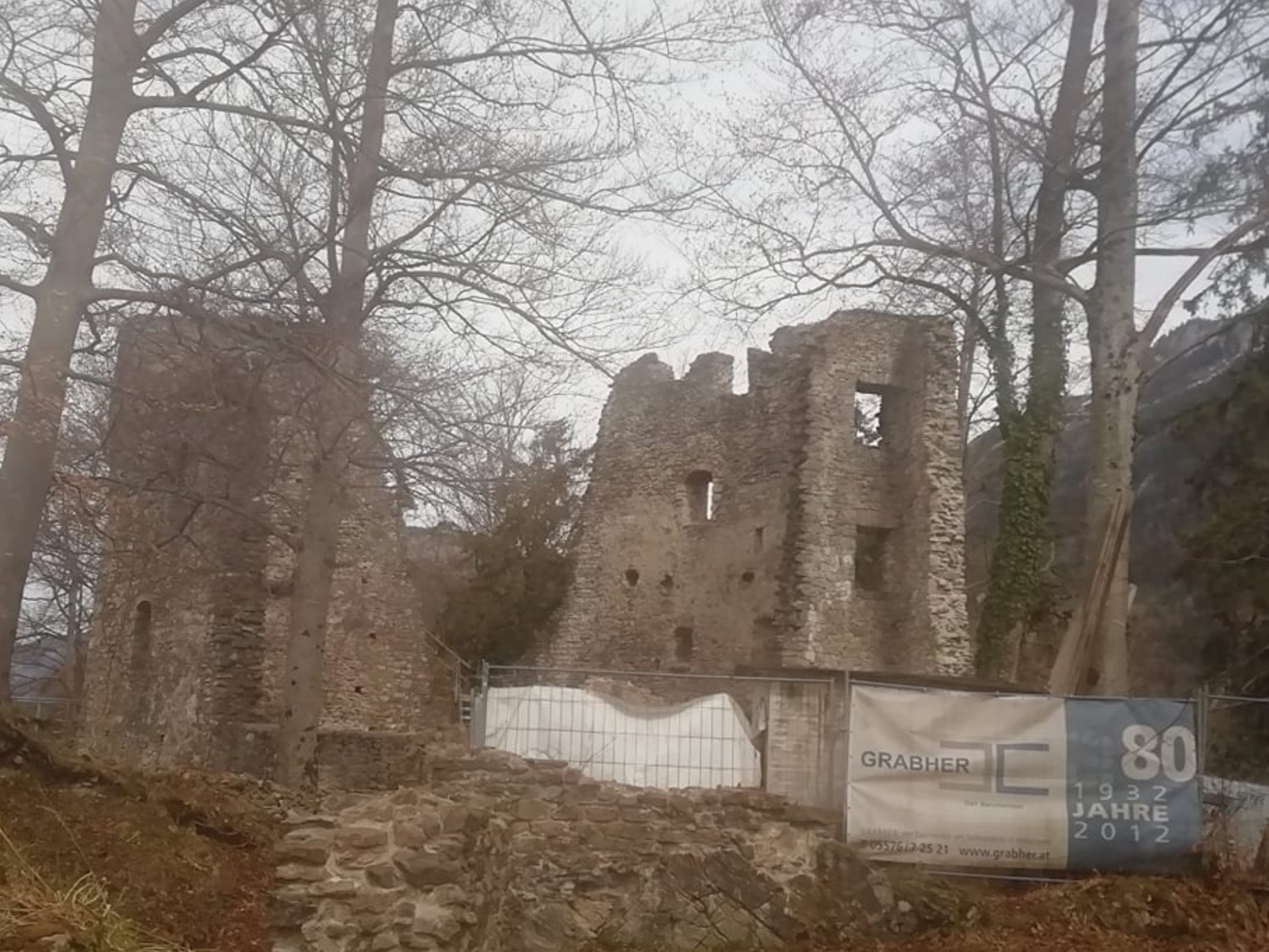 Auch in diesem Jahr werden an der Ruine Alt-Ems umfangreiche Sanierungsmaßnahmen durchgeführt Auch in diesem Jahr werden an der Ruine Alt-Ems umfangreiche Sanierungsmaßnahmen durchgeführt