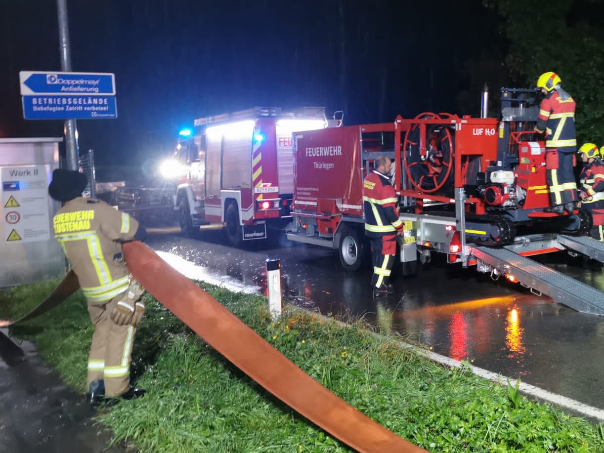 Großeinsatz der Feuerwehr am alten Doppelmayr-Firmengelände in Wolfurt. Großeinsatz der Feuerwehr am alten Doppelmayr-Firmengelände in Wolfurt.