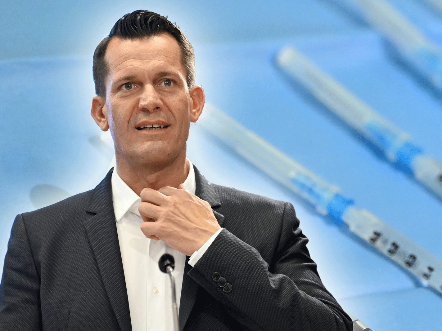 Gesundheitsminister Mückstein will bis Ende August zumindest 70 Prozent der Bevölkerung impfen lassen. Gesundheitsminister Mückstein will bis Ende August zumindest 70 Prozent der Bevölkerung impfen lassen.
