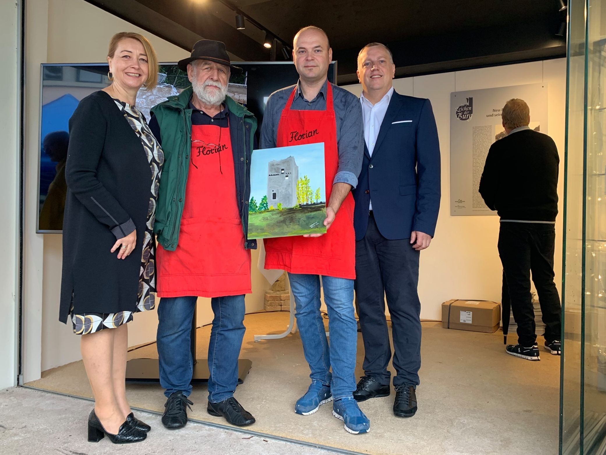 Vizebürgermeisterin Edith Lampert-Deuring, die geehrten Vereinsmitglieder Rudi Berchtold und Dalibor Smigic sowie Vereinsobmann Christoph Längle Vizebürgermeisterin Edith Lampert-Deuring, die geehrten Vereinsmitglieder Rudi Berchtold und Dalibor Smigic sowie Vereinsobmann Christoph Längle