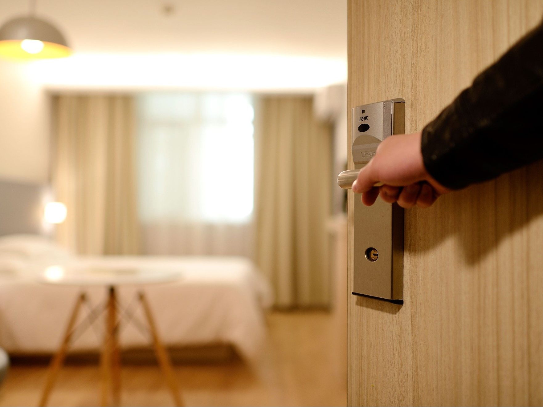 Die Frau arbeitete insgesamt 30 Jahre für das Hotel. Die Frau arbeitete insgesamt 30 Jahre für das Hotel.