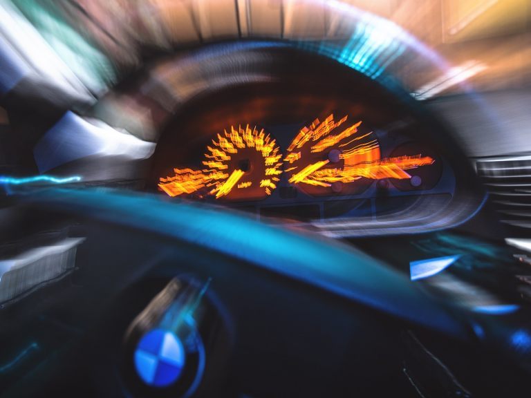 Raser auf der A5: Die Autos waren mit 229 und 198 km/h unterwegs