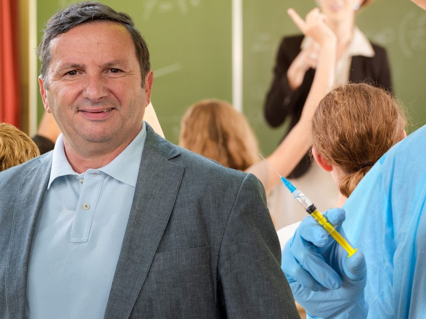 Willi Witzemanns Telefon läuft heiß, über 140 Pädagogen sprechen sich für eine freie Impfentscheidung unter den Lehrern aus. Willi Witzemanns Telefon läuft heiß, über 140 Pädagogen sprechen sich für eine freie Impfentscheidung unter den Lehrern aus.