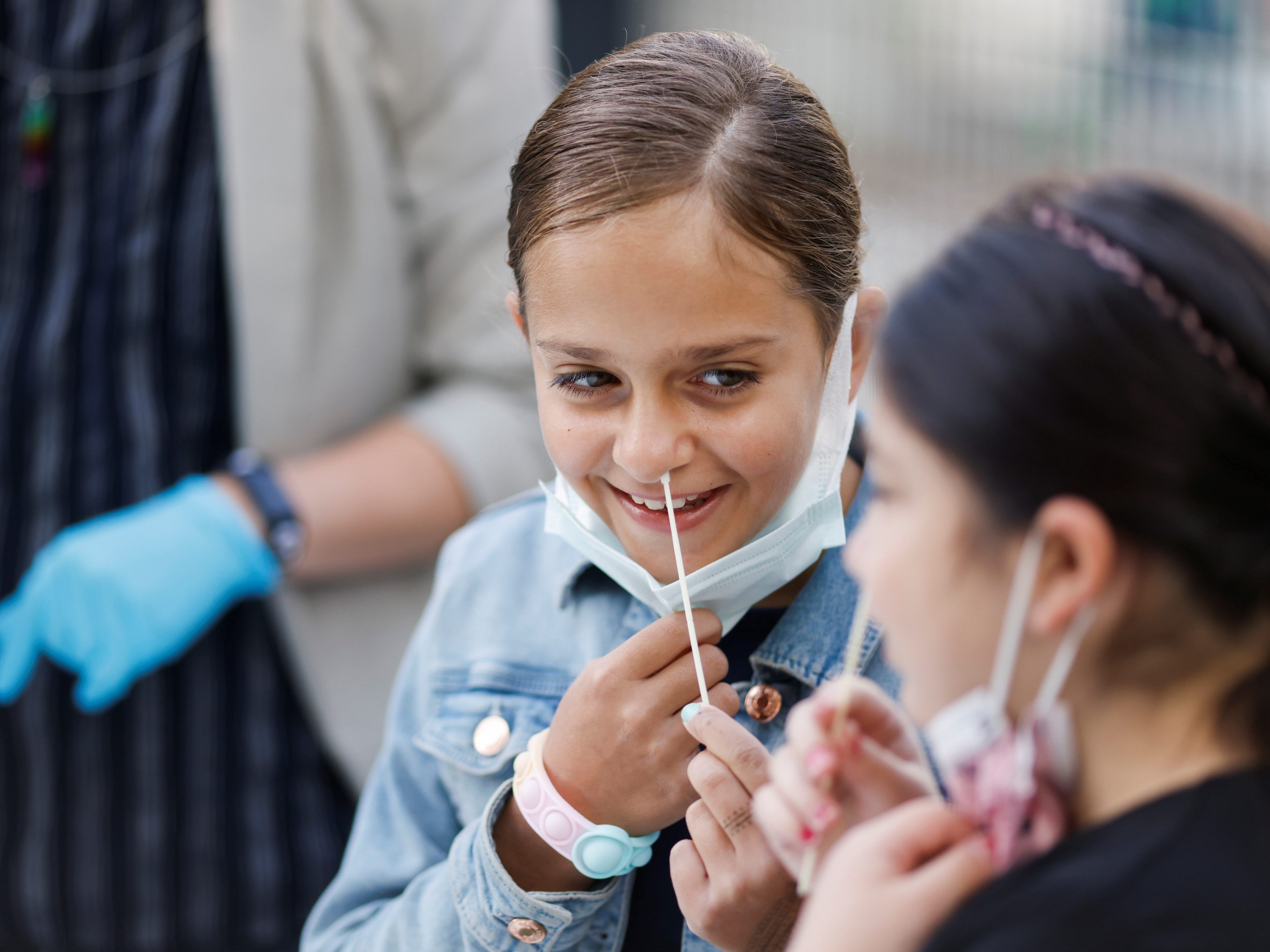Bei geringem Risiko sind Corona-Tests an Schulen nur freiwillig und es besteht auch keine Maskenpflicht. Bei geringem Risiko sind Corona-Tests an Schulen nur freiwillig und es besteht auch keine Maskenpflicht.