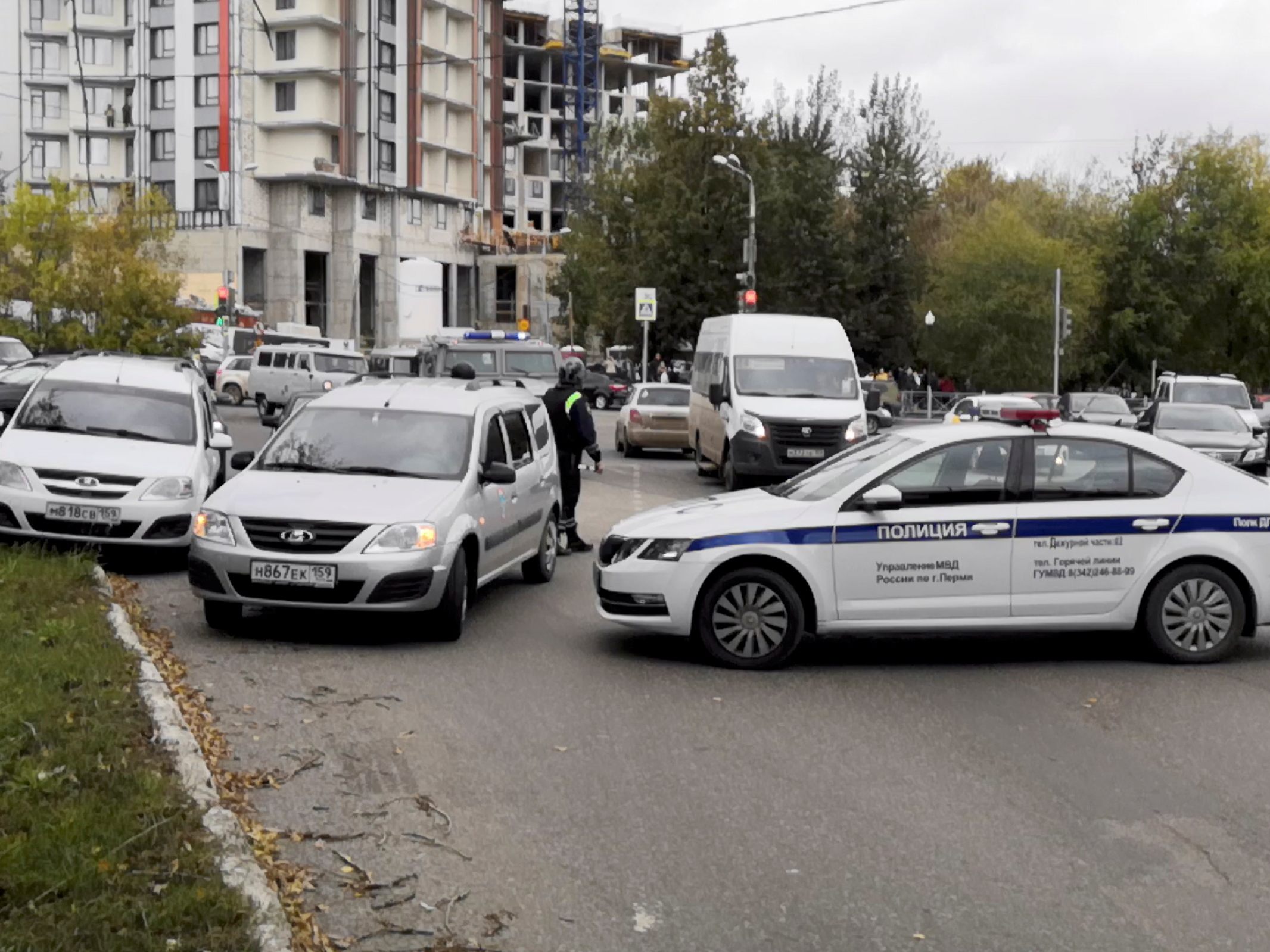 Acht Menschen starben bei Amoklauf an russischer Universität. Acht Menschen starben bei Amoklauf an russischer Universität.