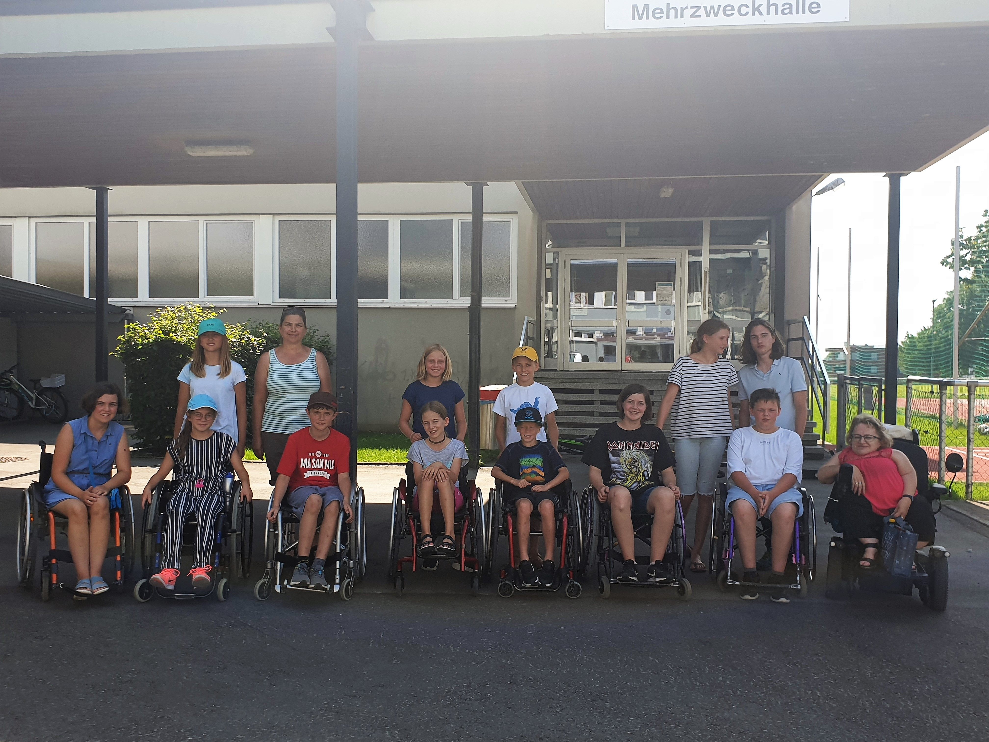 Rollstuhlsensibilisierung, Kinder, Ferienprogramm, Gruppenfoto