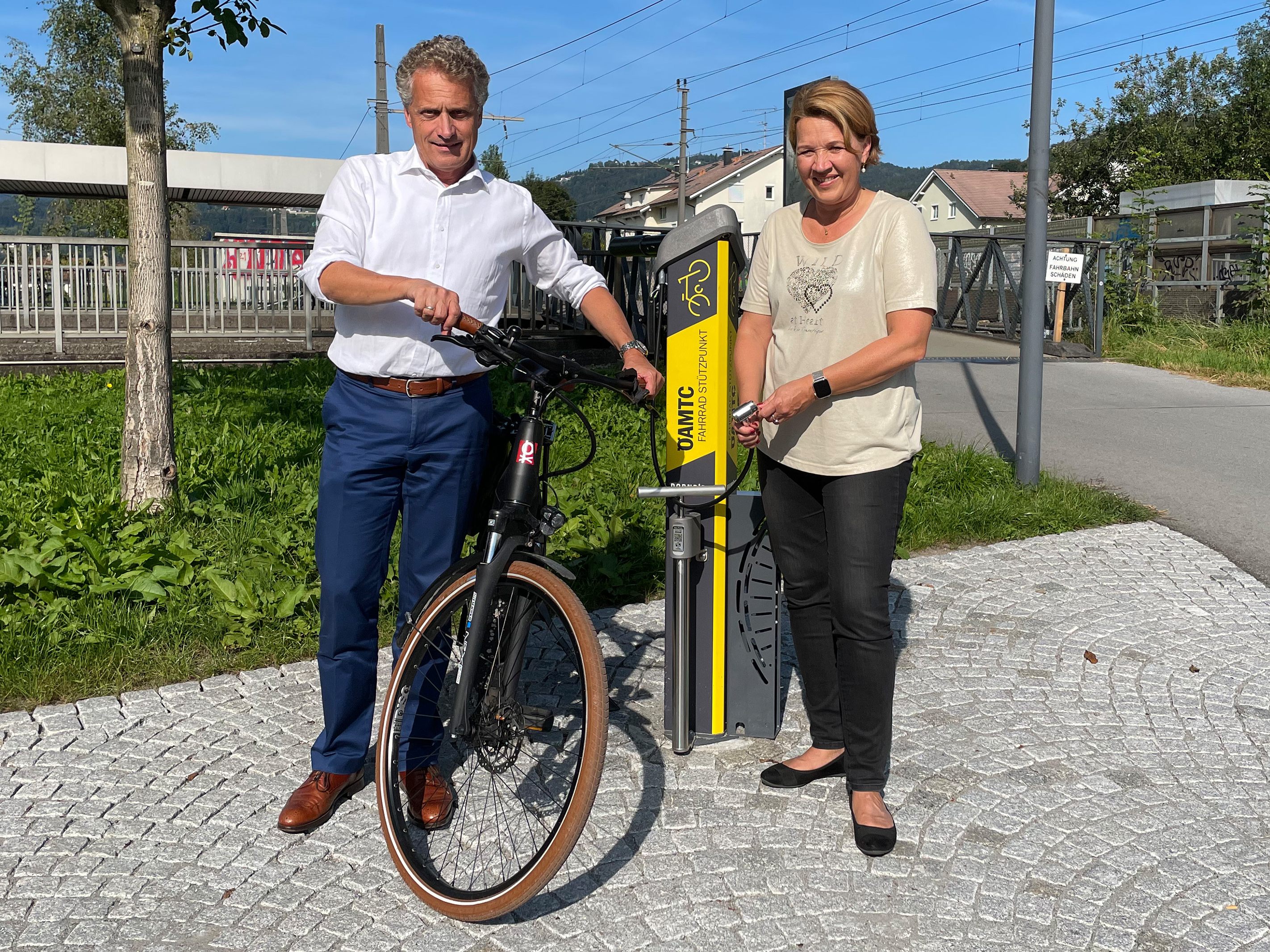 Die neuen Stationen konnten für die FahrradfahrerInnen freigegeben werden. Die neuen Stationen konnten für die FahrradfahrerInnen freigegeben werden.