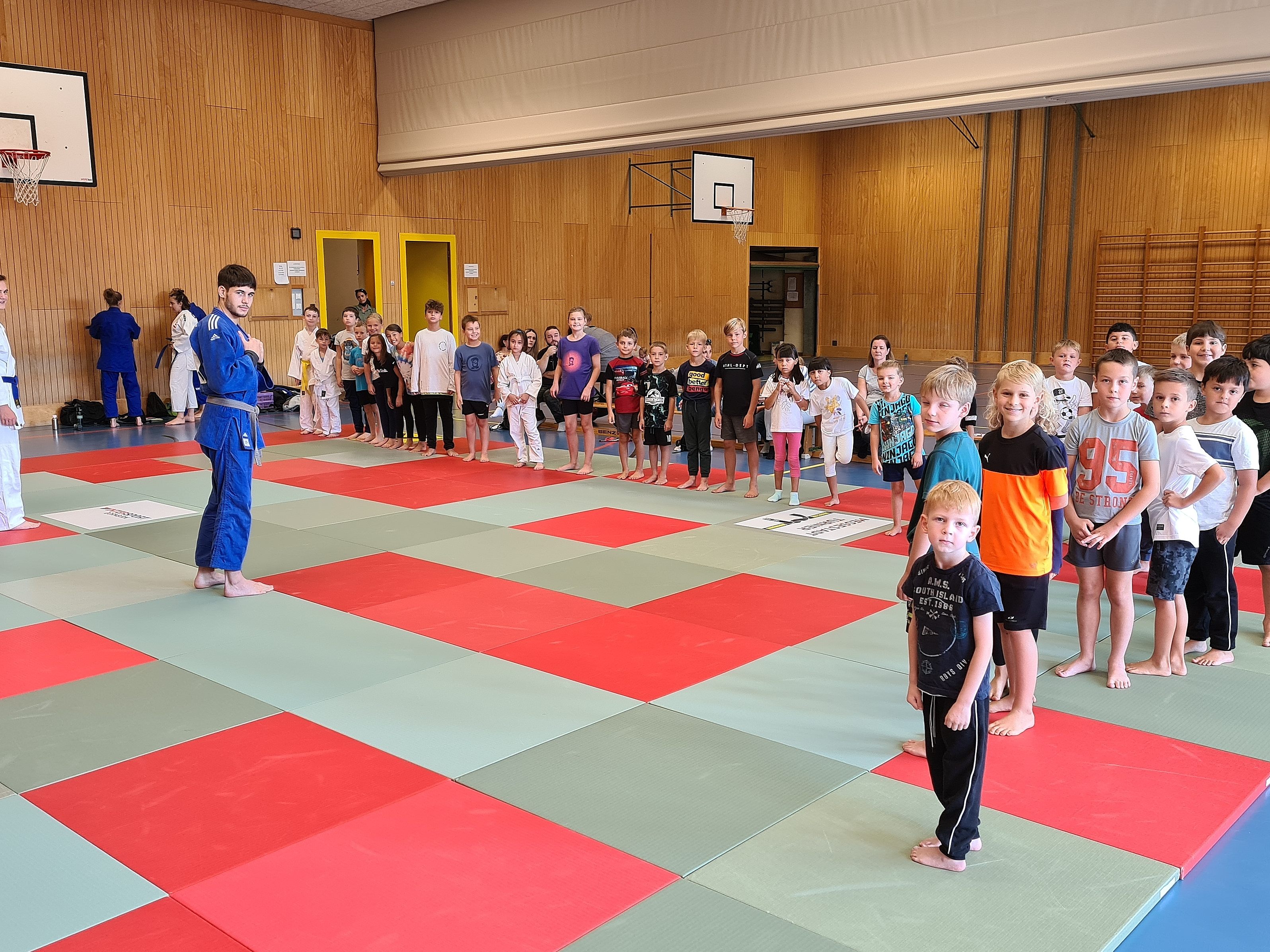 Gleich zum Auftakt besuchten rund 40 Kinder den Anfängerkurs vom UJC Dornbirn. Gleich zum Auftakt besuchten rund 40 Kinder den Anfängerkurs vom UJC Dornbirn.