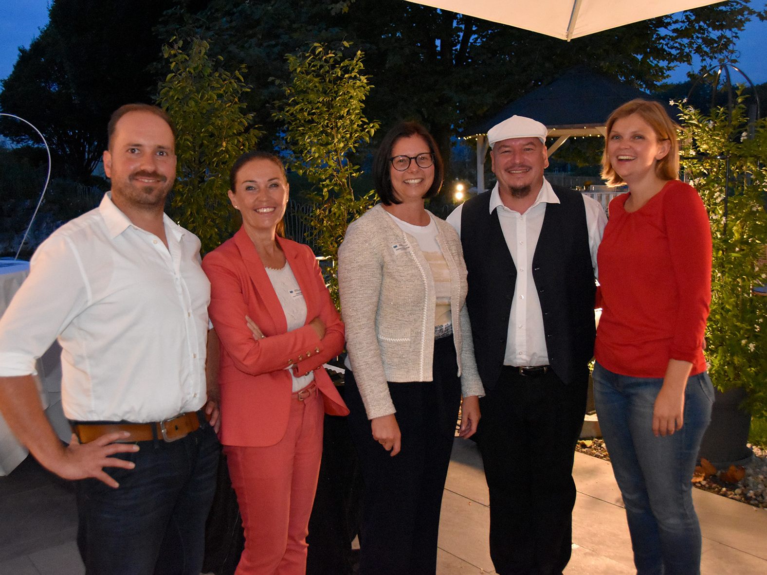 (v.l.) Künstler Jens Weber, Carolin Frei (Gemeindemarketing), Bürgermeisterin Katharina Wöß-Krall, Pianist Michael Fiedler und Künstlerin Caroline Schneider