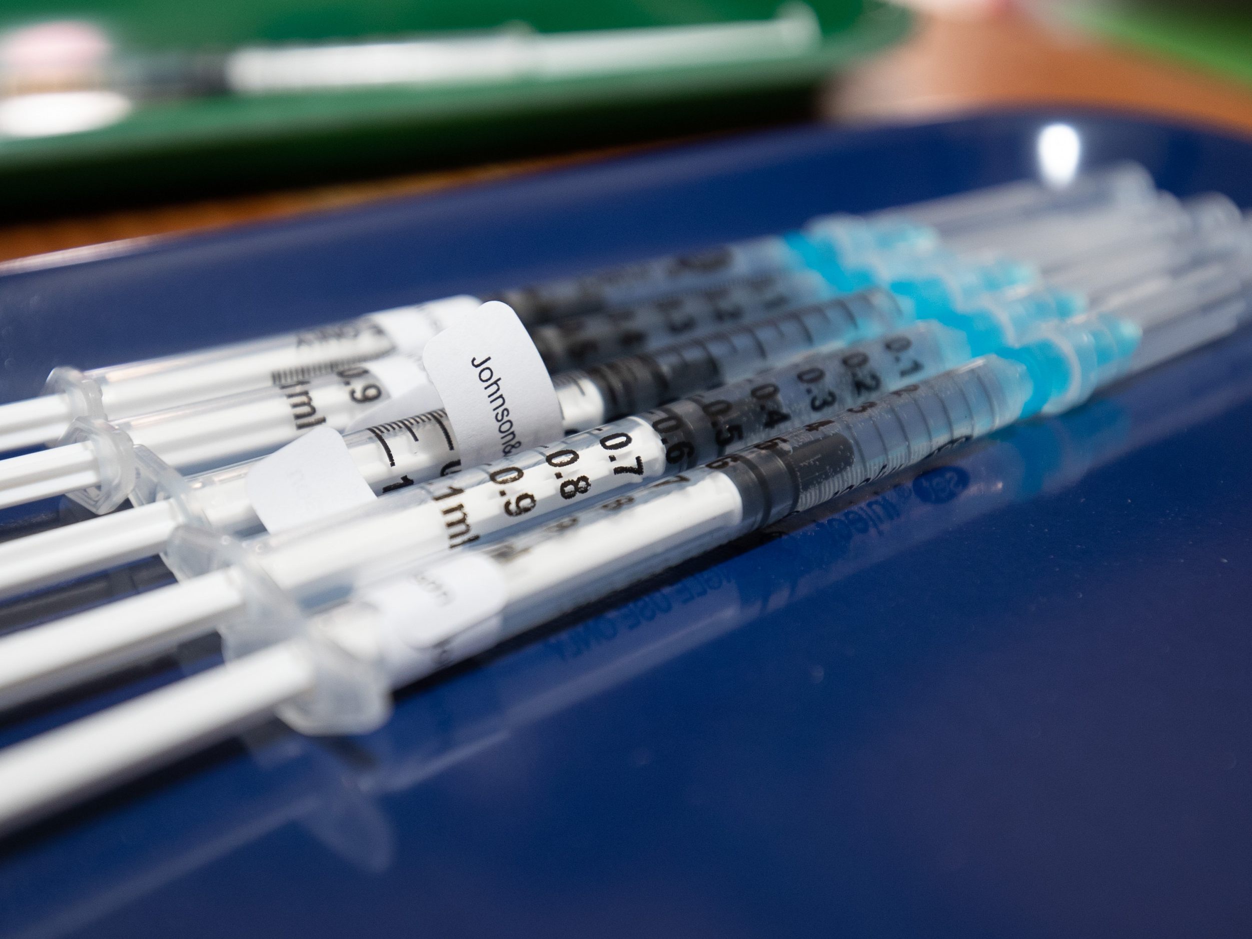 Impfspritzen mit dem Johnson-&-Johnson-Impfstoff Impfspritzen mit dem Johnson-&-Johnson-Impfstoff
