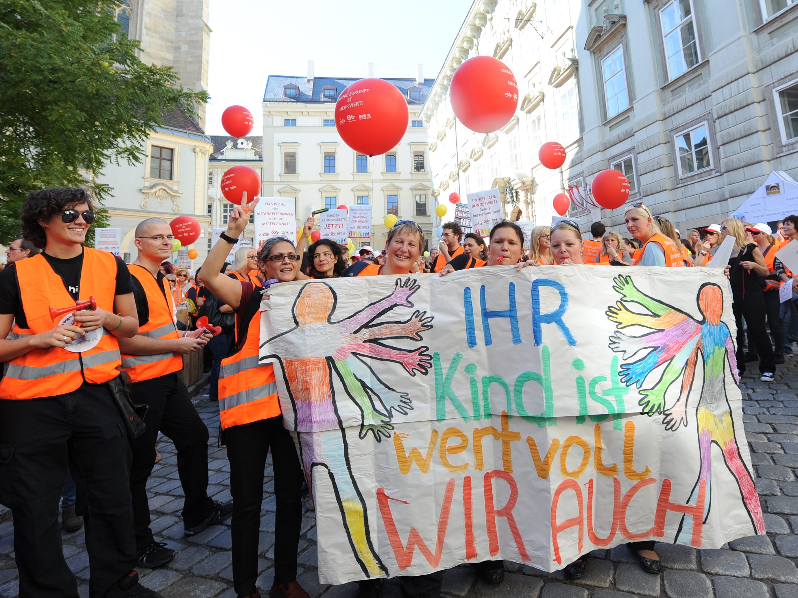 Die Kindergärtner wollen am 12. Oktober in Wien auf die Straße gehen. Das Bild zeigt die Elementarpädagogen bei einem Streik im Jahr 2012.