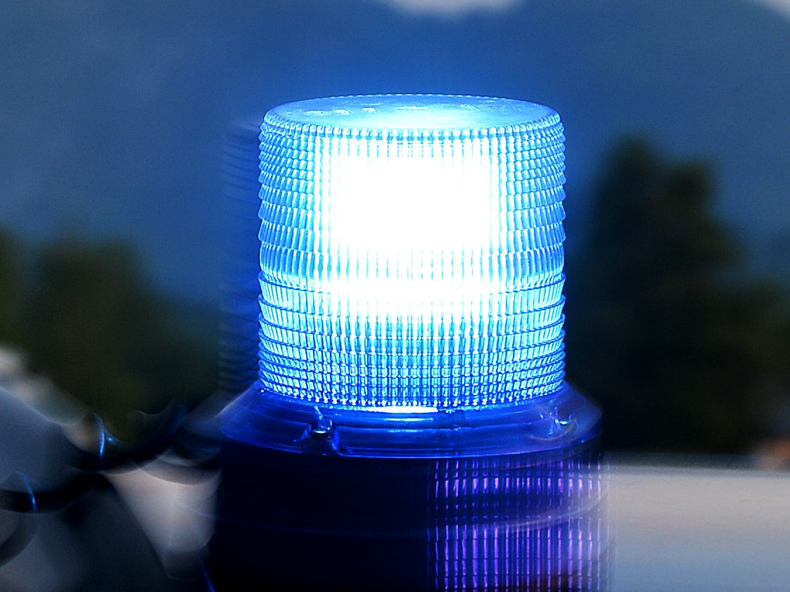 Ein 49-Jähriger brach am Mitwochvormittag vor einem Hotel in Hirschegg zusammen.