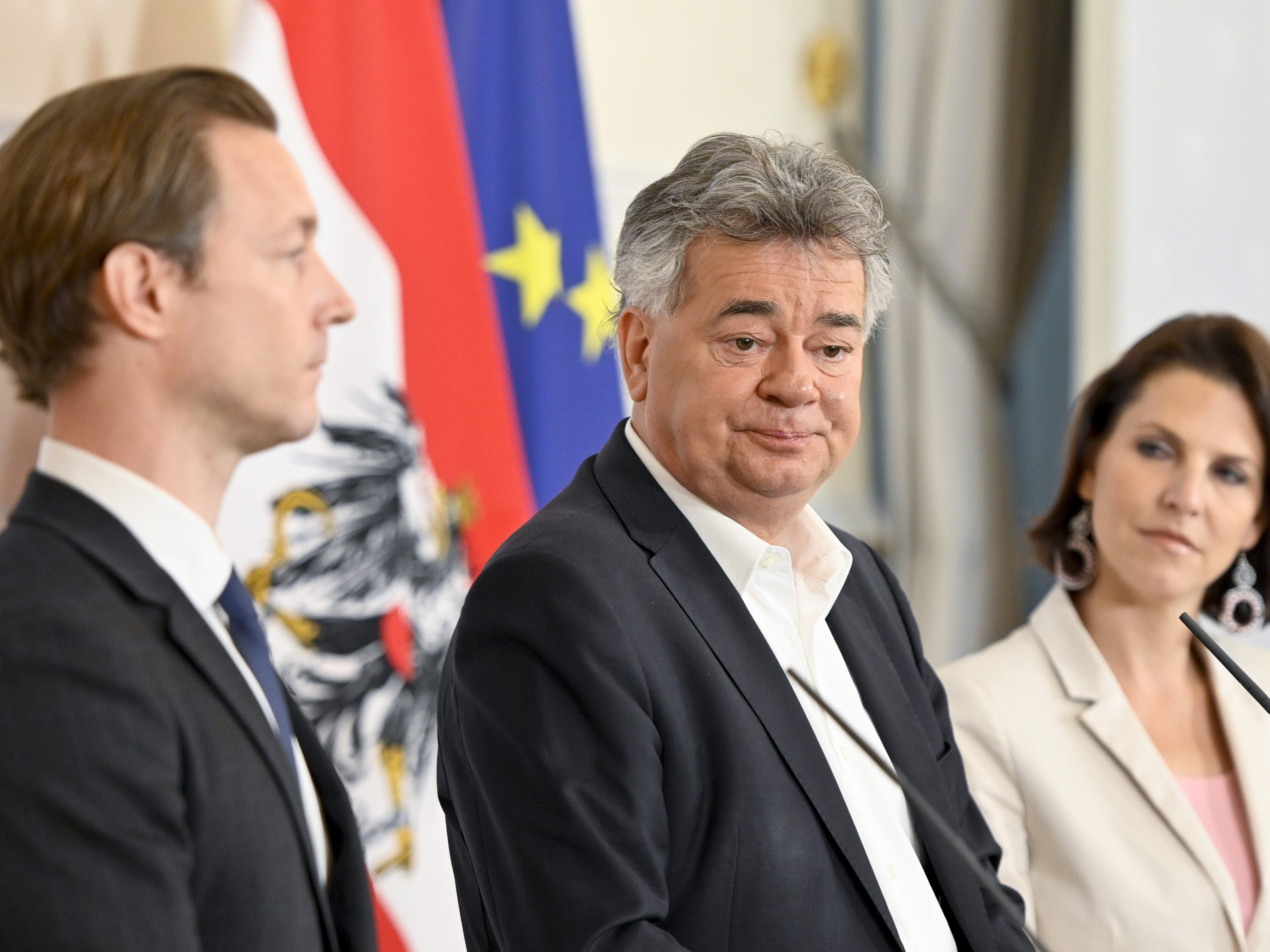 Die Regierung freut sich über einen ersten Vorschuss aus dem EU-Hilfsfonds. Die Regierung freut sich über einen ersten Vorschuss aus dem EU-Hilfsfonds.