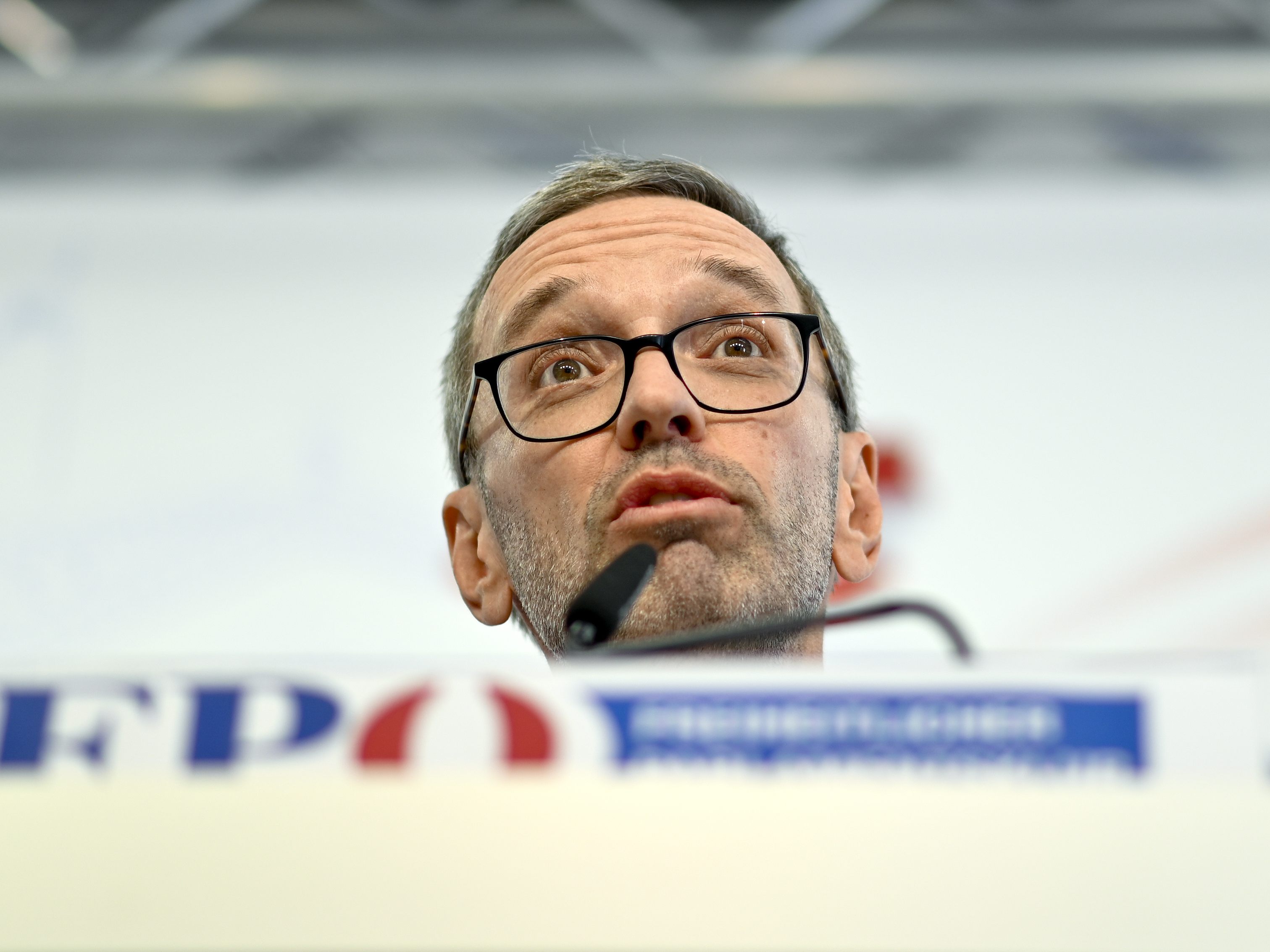 FPÖ-Chef Kickl schoss in einer Pressekonferenz scharf gegen die Bundesregierung. FPÖ-Chef Kickl schoss in einer Pressekonferenz scharf gegen die Bundesregierung.