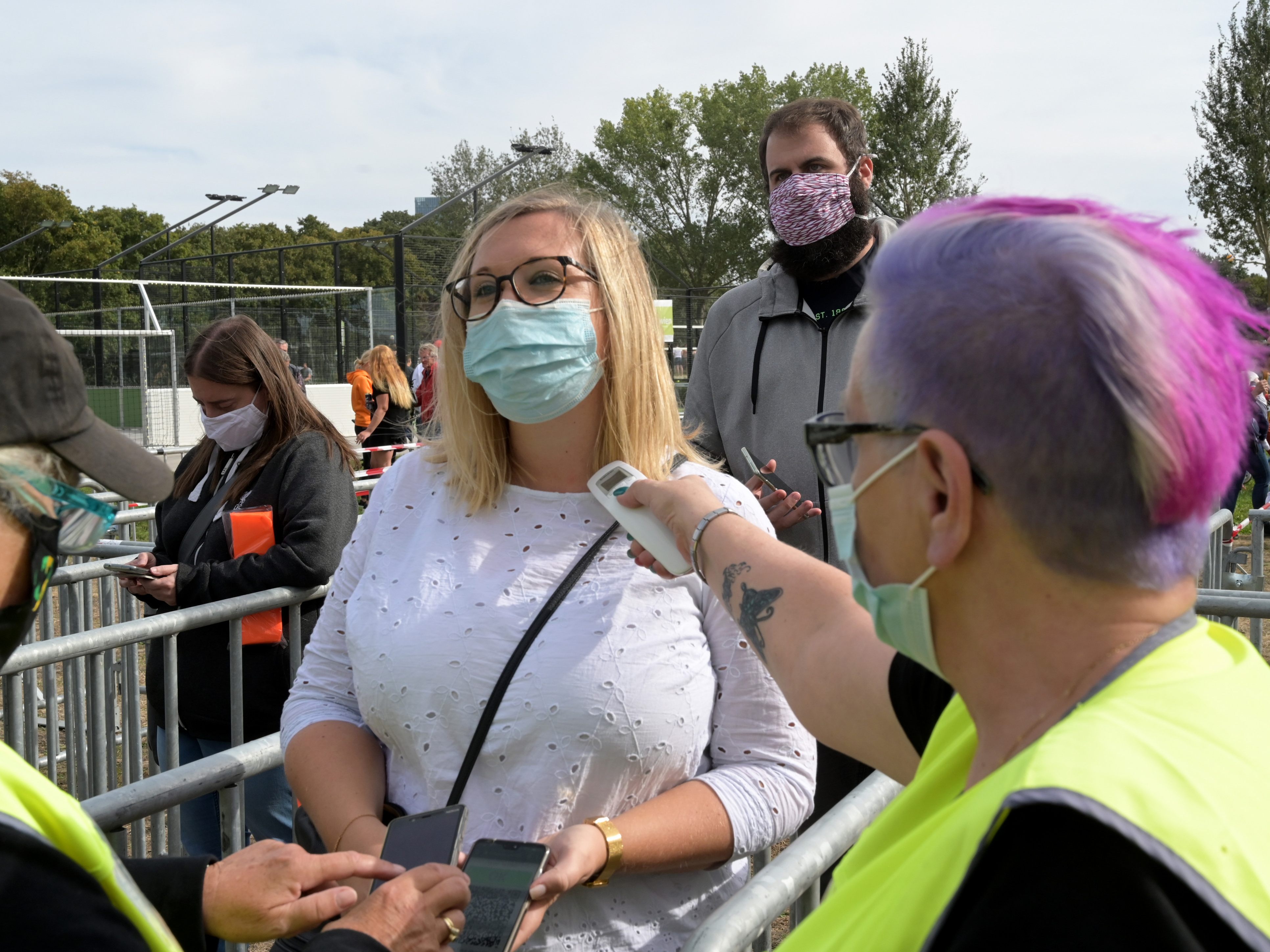 Das Wiener Donauinselfest 2021 startet am Freitag. Wie auch im vorigen Jahr braucht es im Zutrittsbereich einen Mund-Nasen-Schutz. Heuer wird auch ein negativer PCR-Test benötigt. Das Wiener Donauinselfest 2021 startet am Freitag. Wie auch im vorigen Jahr braucht es im Zutrittsbereich einen Mund-Nasen-Schutz. Heuer wird auch ein negativer PCR-Test benötigt.