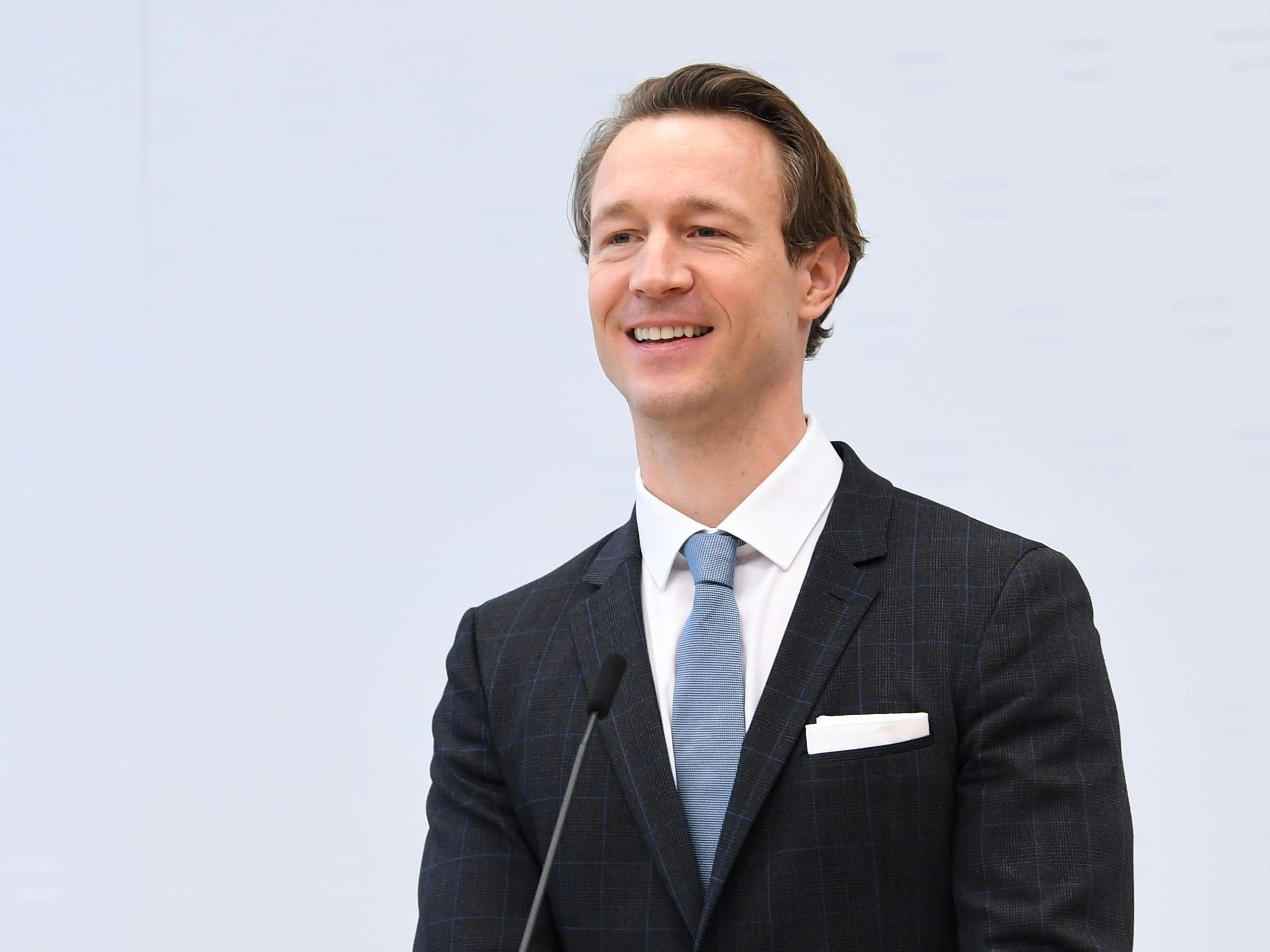Finanzminister Gernot Blümel (ÖVP) wurde zum zweiten Mal Vater. Finanzminister Gernot Blümel (ÖVP) wurde zum zweiten Mal Vater.
