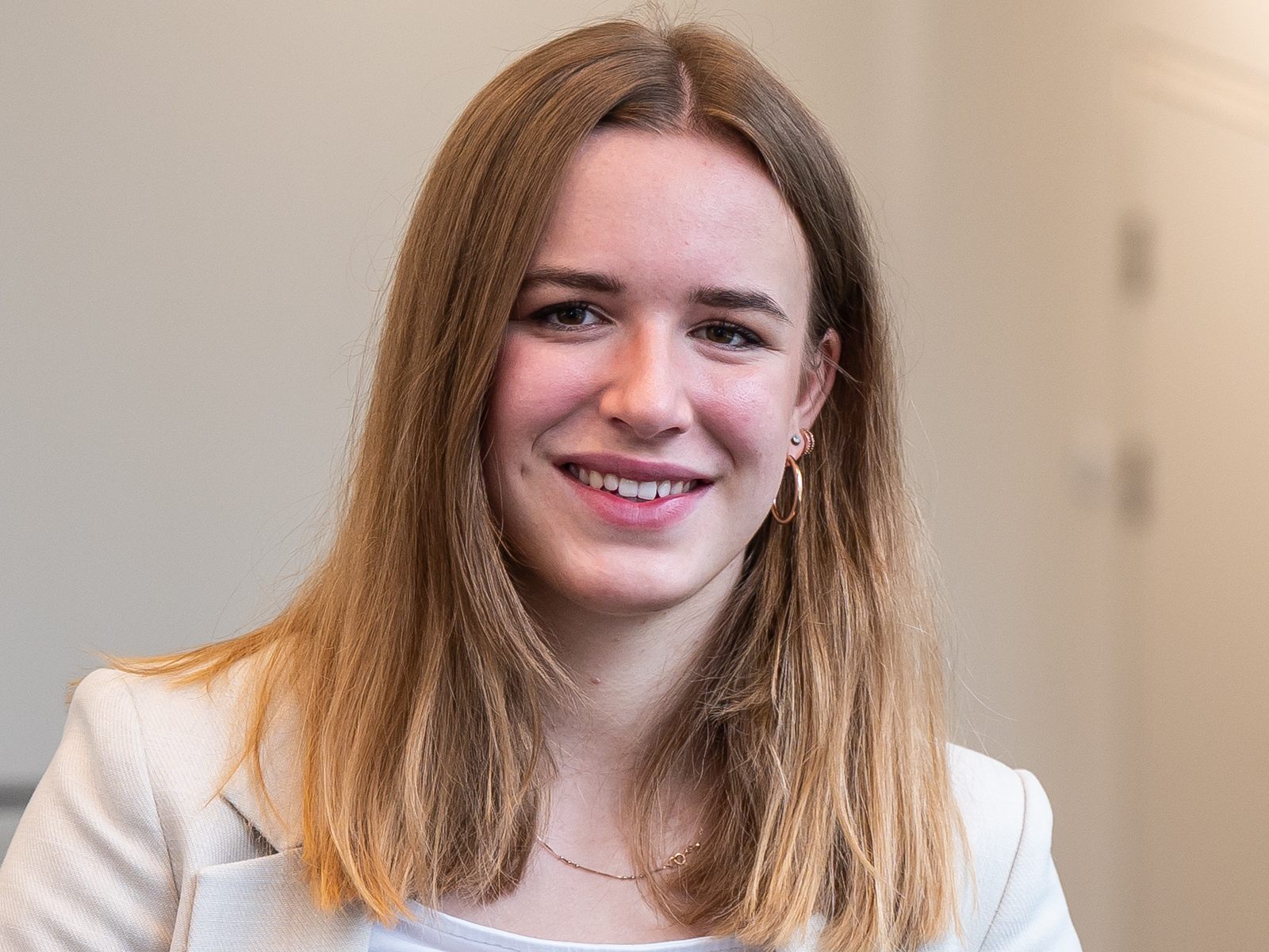 Susanne Öllinger ist zur neuen Bundesschulsprecherin gewählt worden. Sie fordert die Sommerschule auf alle Ferien auszuweiten. Susanne Öllinger ist zur neuen Bundesschulsprecherin gewählt worden. Sie fordert die Sommerschule auf alle Ferien auszuweiten.