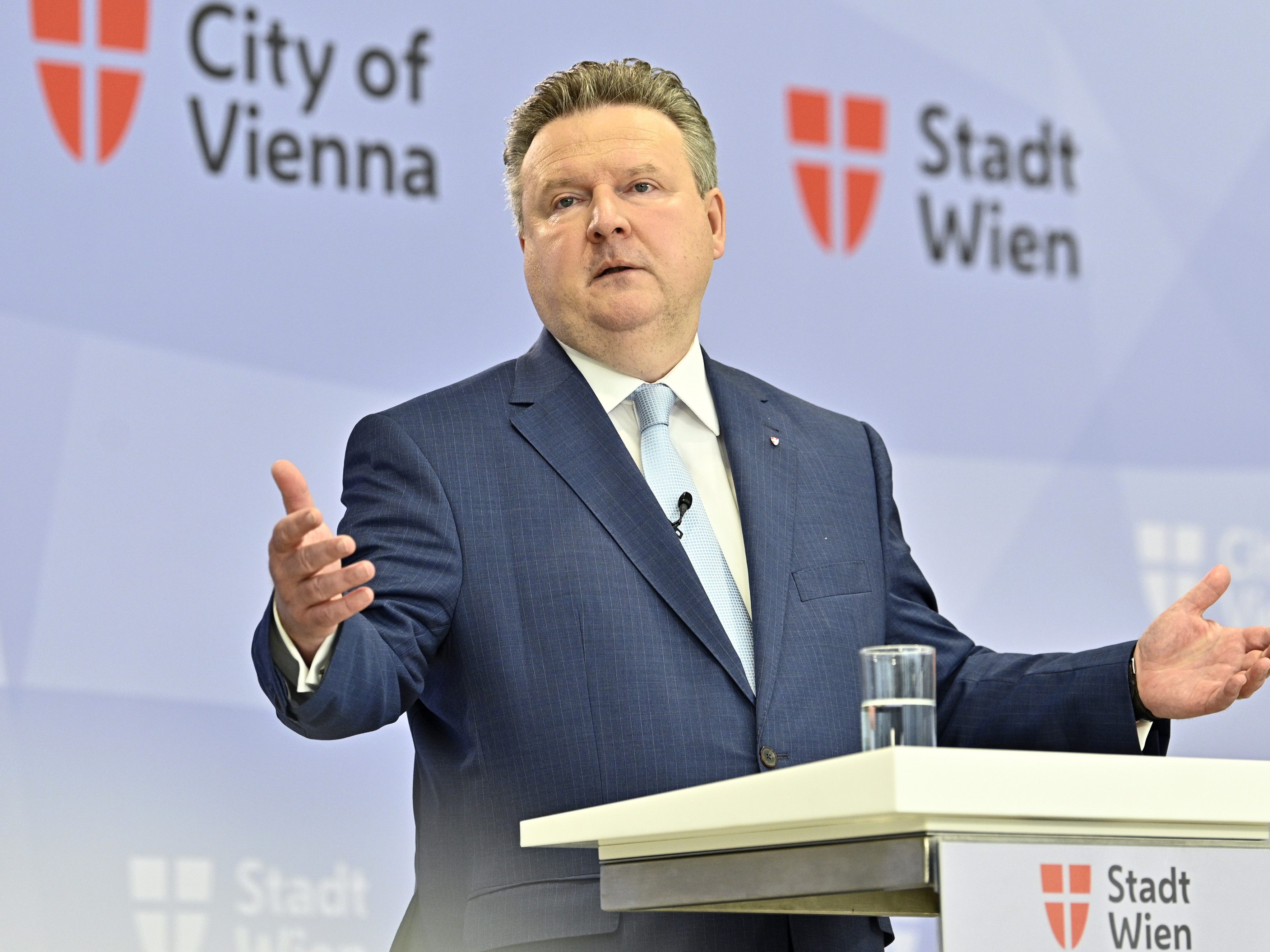 LIVE-Stream: Michael Ludwig zur aktuellen Corona-Lage in Wien. LIVE-Stream: Michael Ludwig zur aktuellen Corona-Lage in Wien.