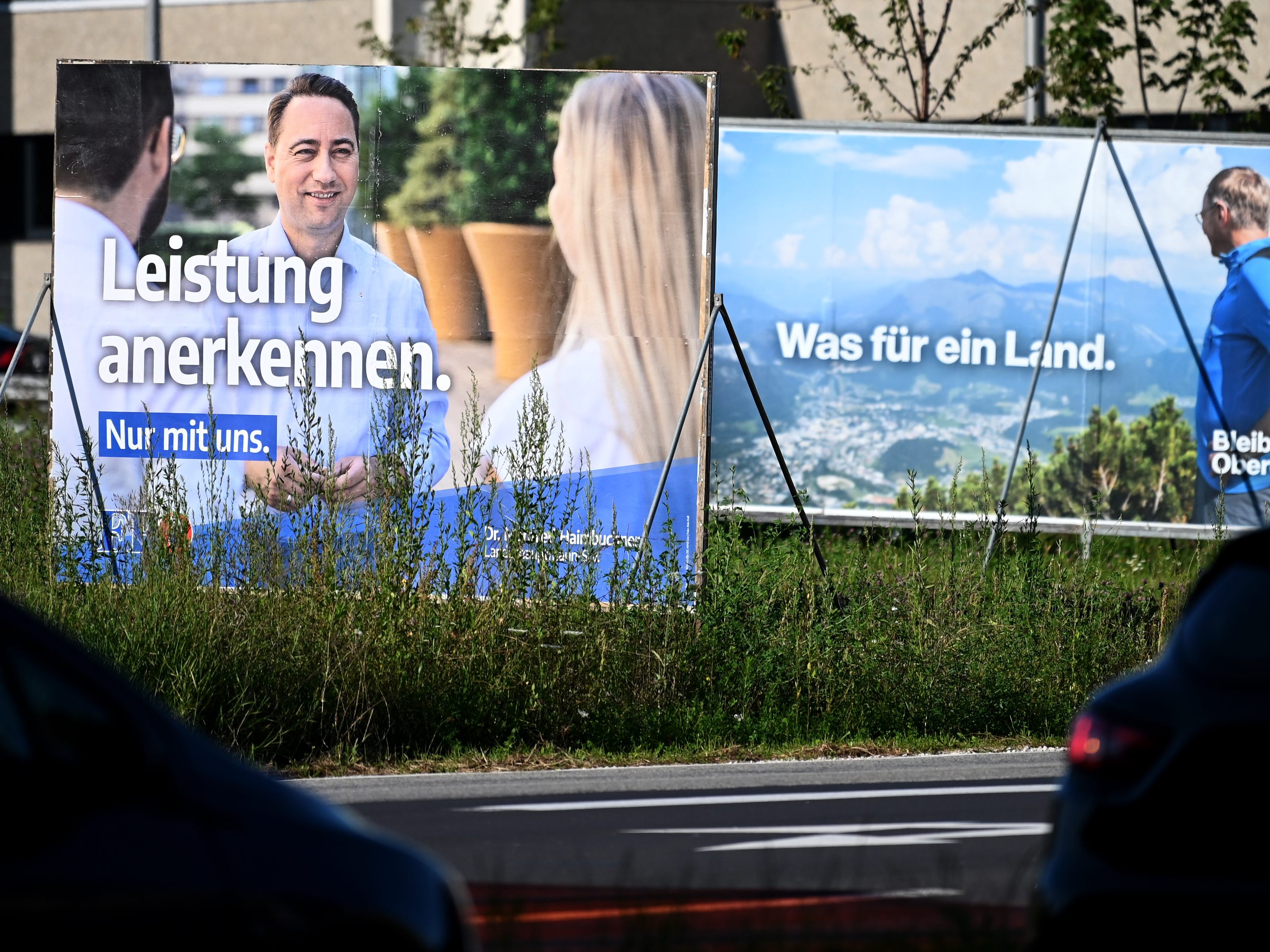 Die Parteien buhlen um Wählerstimmen. Die Parteien buhlen um Wählerstimmen.