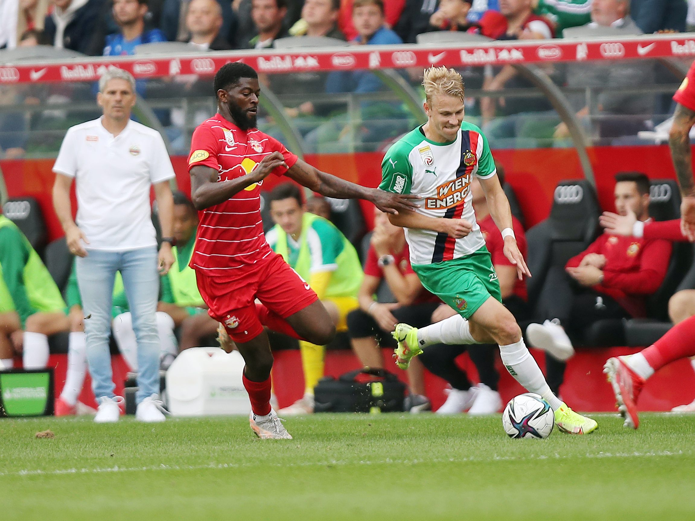 Red Bull Salzburg bezwingt Rapid Wien mit 2:0. Red Bull Salzburg bezwingt Rapid Wien mit 2:0.