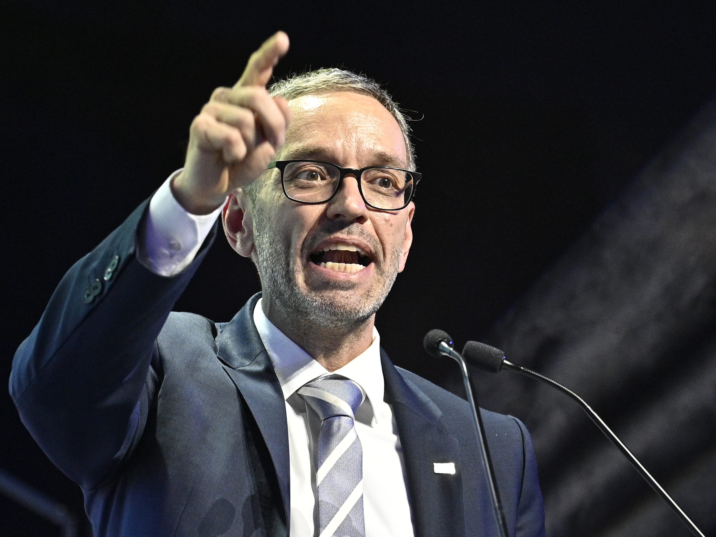 FPÖ-Chef Kickl brachte die angekündigte Klage gegen Rosam ein. FPÖ-Chef Kickl brachte die angekündigte Klage gegen Rosam ein.