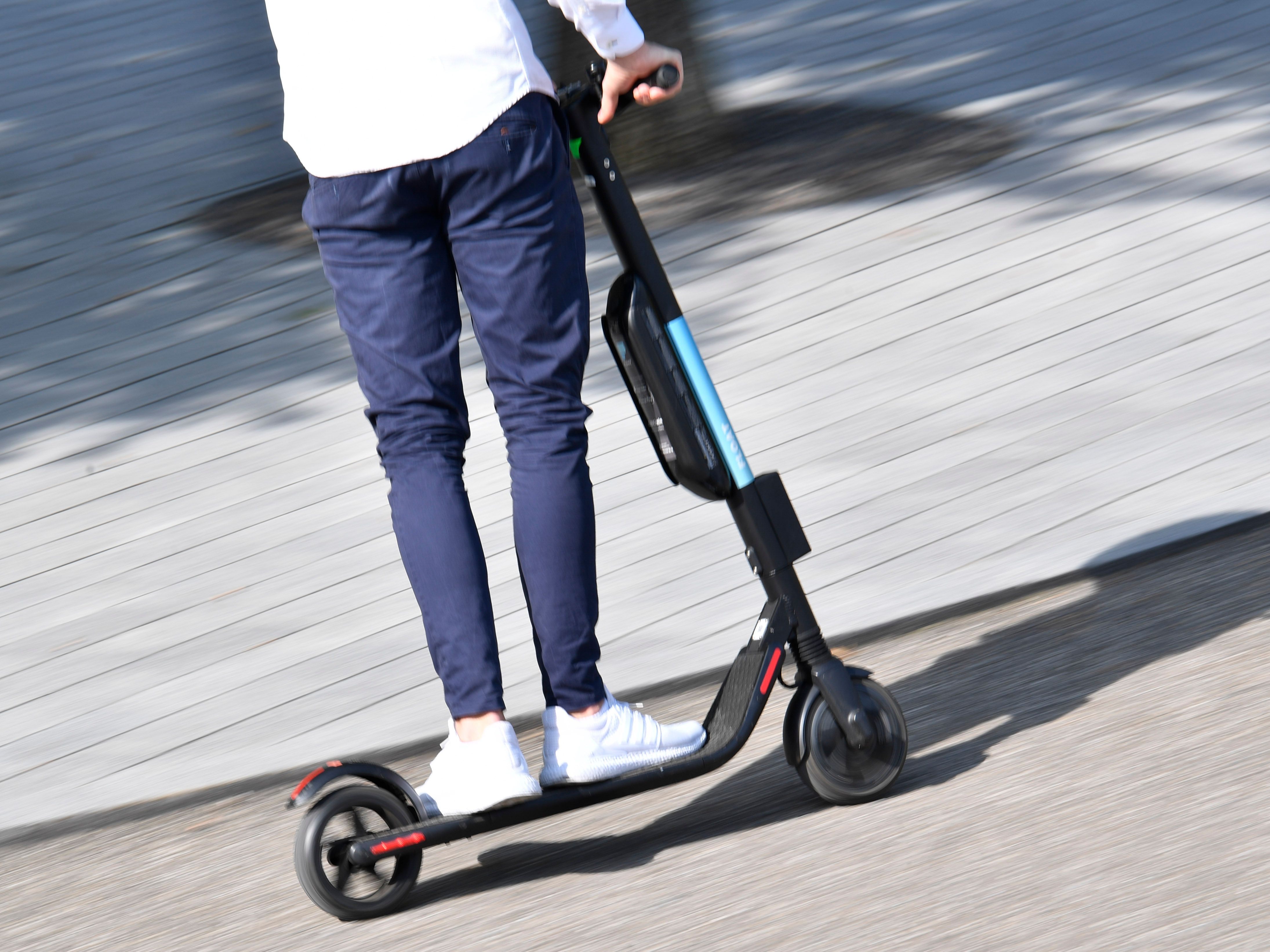 Bei dem E-Scooter-Fahrer wurden rund 1,2 Promille gemessen.