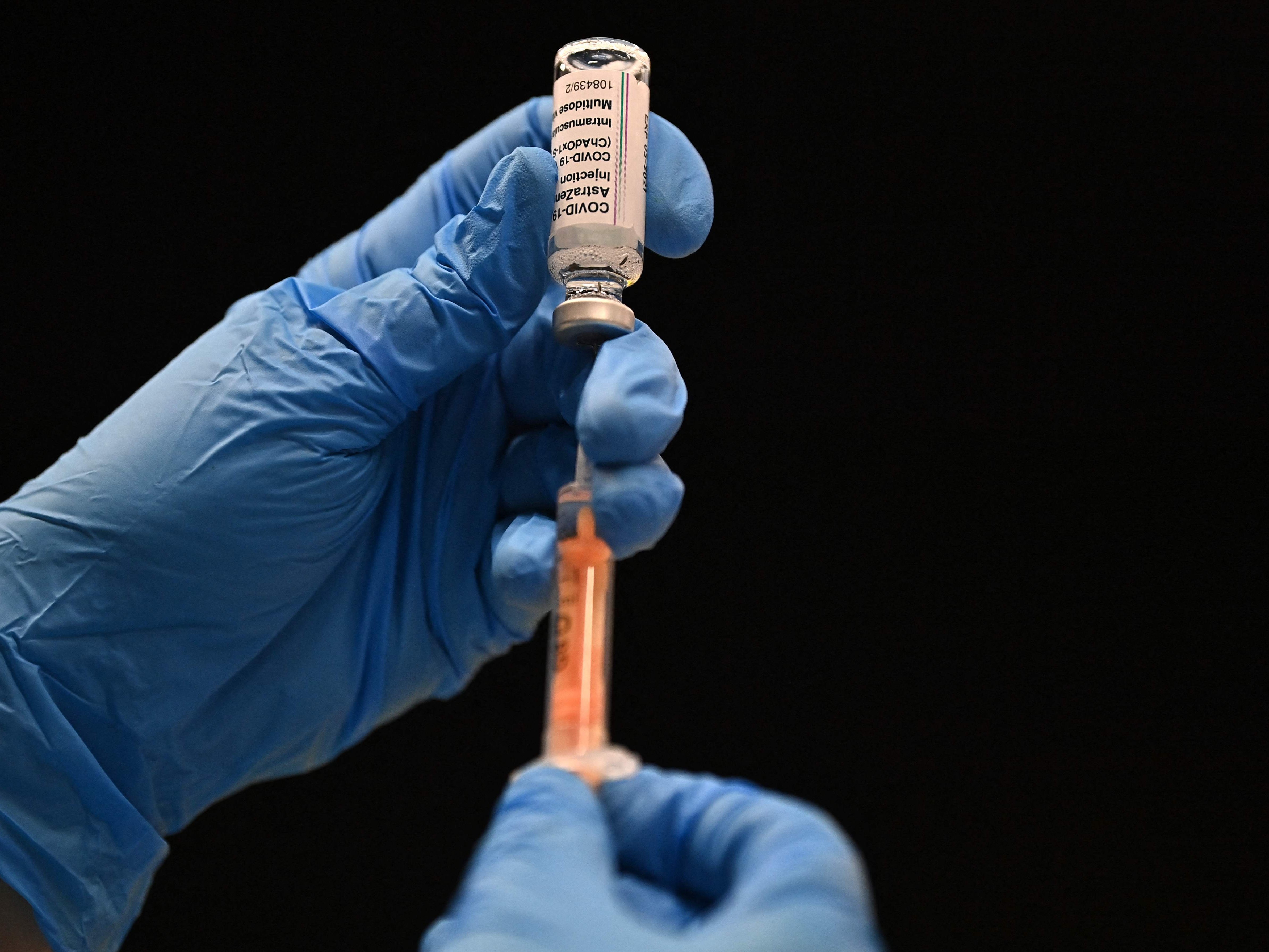 Ein Schlussstrich soll unter dem Impfdosen-Rechtsstreit zwischen der EU-Kommission und Astrazeneca gezogen worden sein. Ein Schlussstrich soll unter dem Impfdosen-Rechtsstreit zwischen der EU-Kommission und Astrazeneca gezogen worden sein.