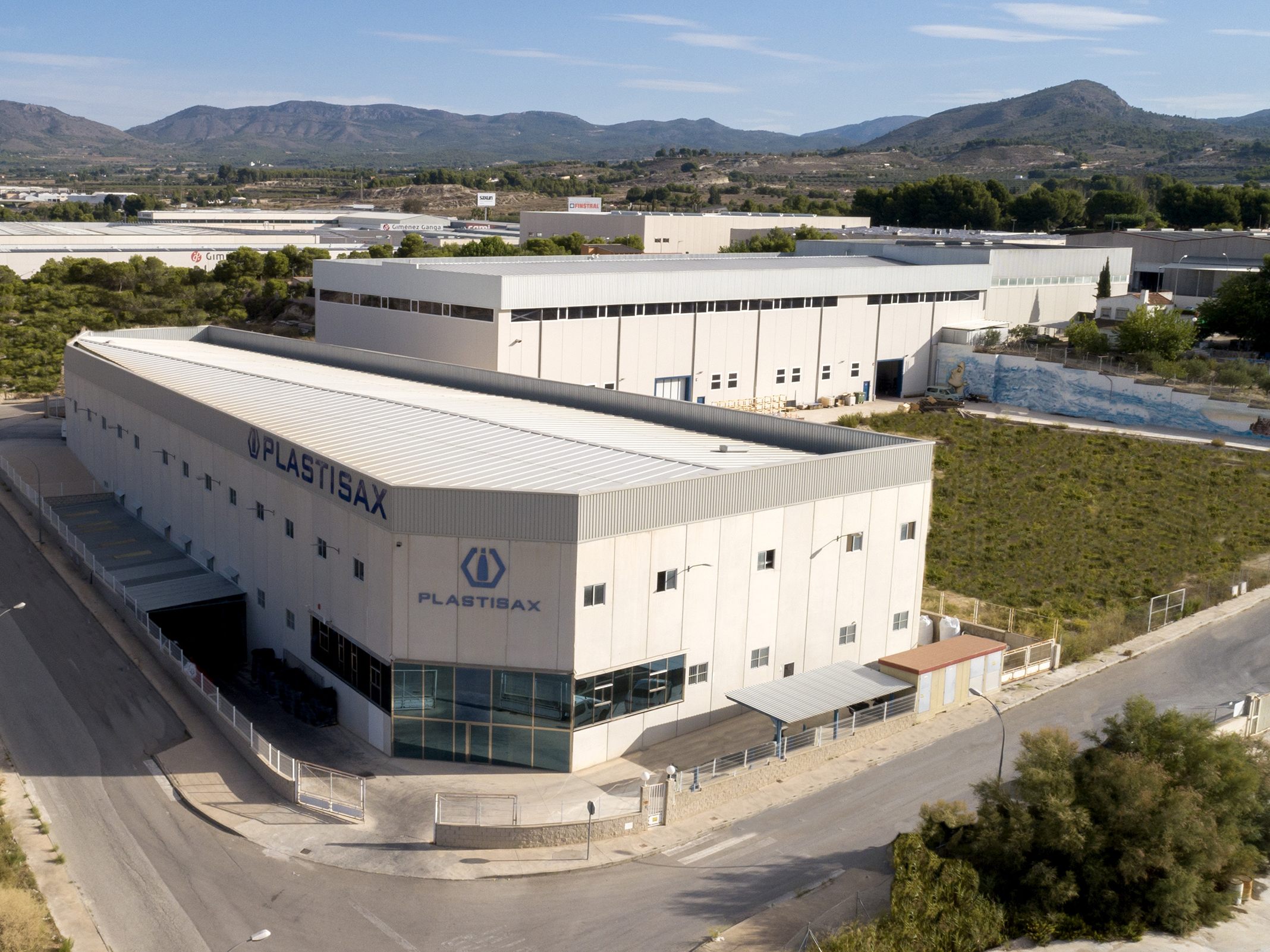 ALPLA übernimmt den spanischen Flaschenhersteller Plastisax mit Sitz bei Alicante. // ALPLA is taking over Spanish bottle manufacturer Plastisax based near Alicante.