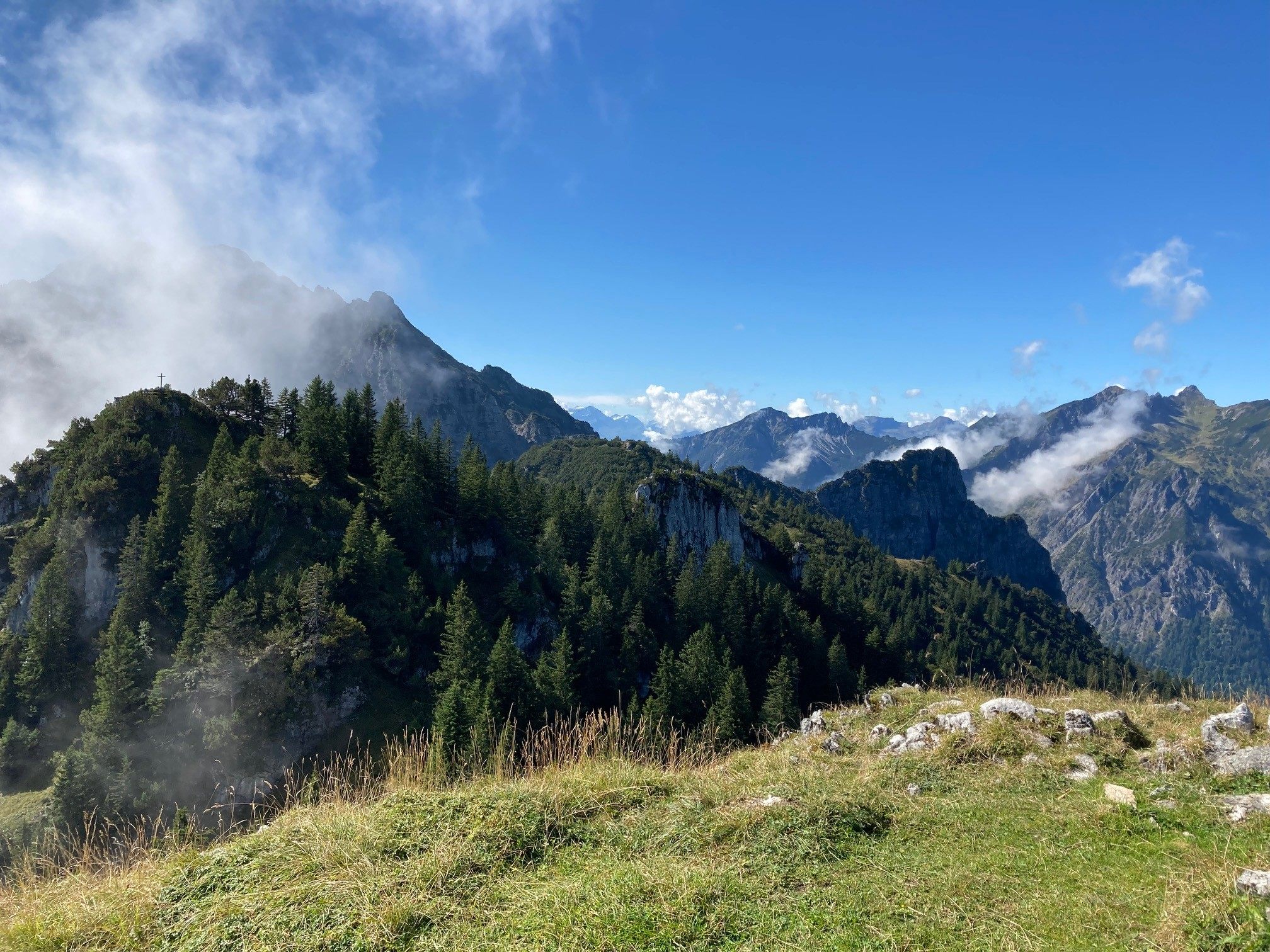 Die Bergwelt des Walgaus zeigt sich momentan von ihrer schönsten Seite.