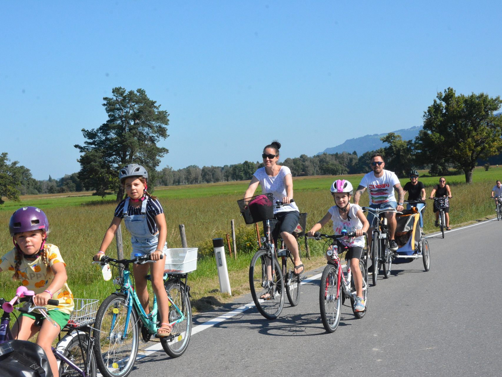 Die Radfahrer zeigten am Sonntag wie ein autofreies Ried aussehen könnte. Glückliche Gesichter, lachende Kinder und Zufriedenheit so weit das Auge blicken konnte. Die Radfahrer zeigten am Sonntag wie ein autofreies Ried aussehen könnte. Glückliche Gesichter, lachende Kinder und Zufriedenheit so weit das Auge blicken konnte.